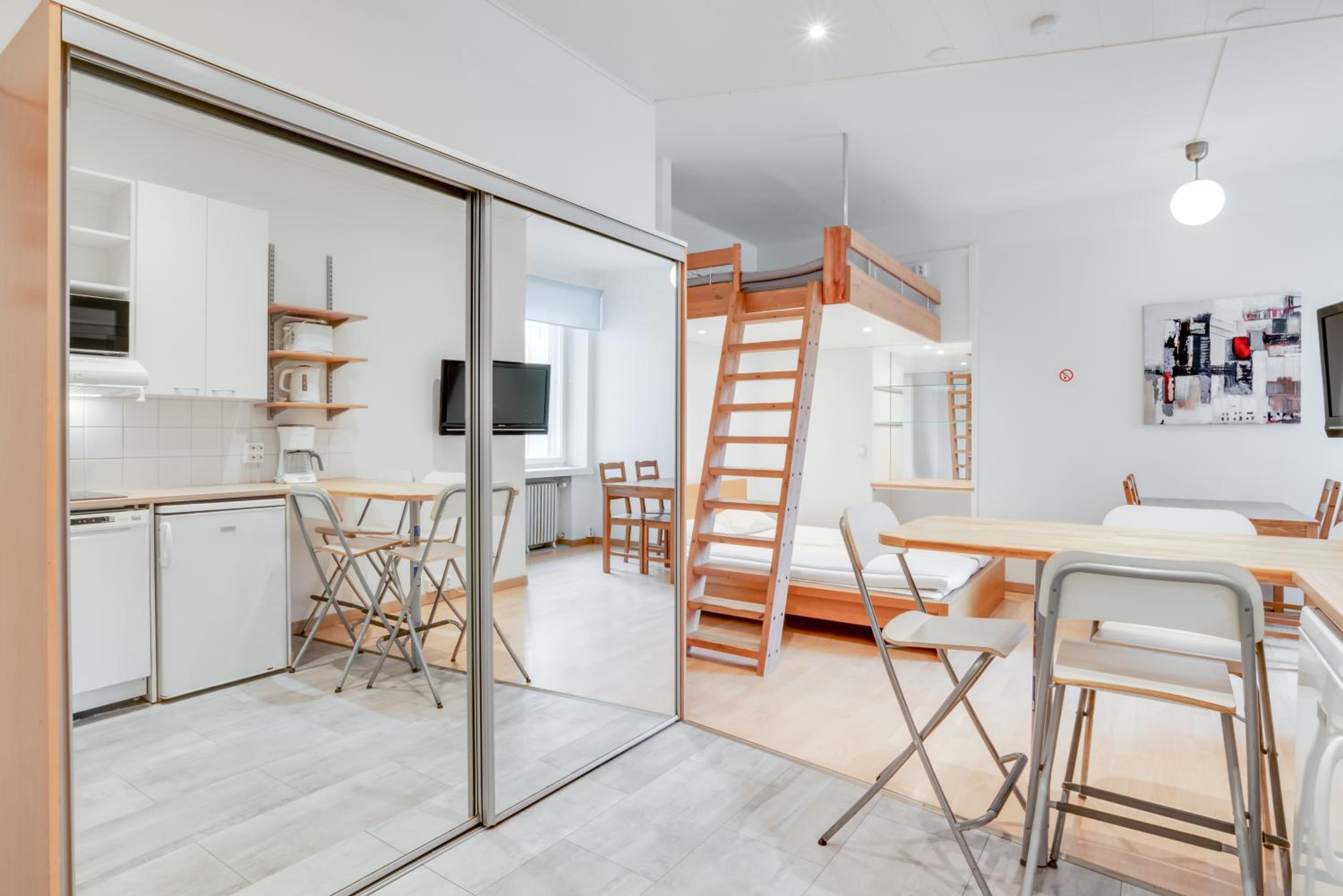 Studio Apartment - Photo 1
