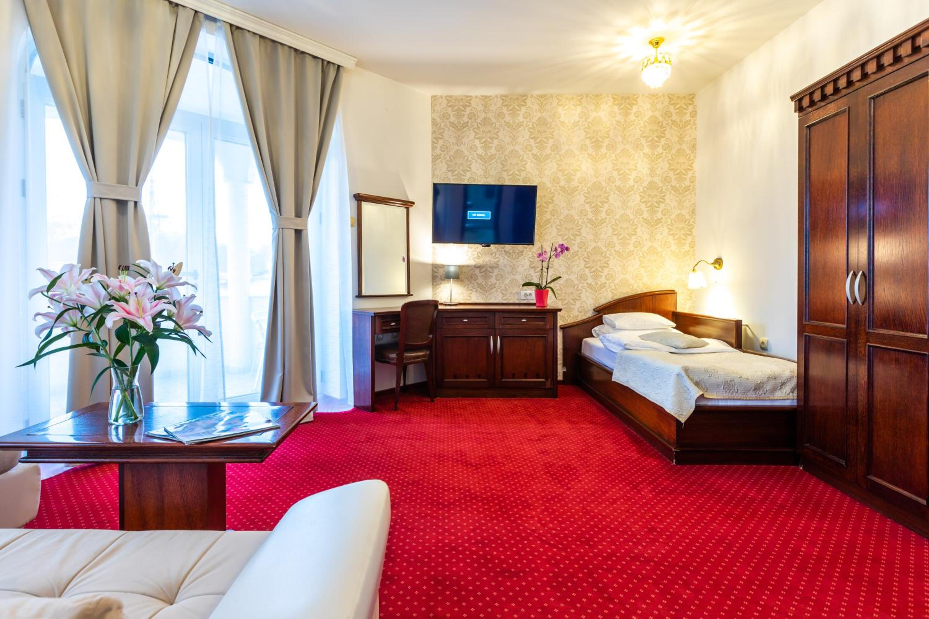 Deluxe Family Room