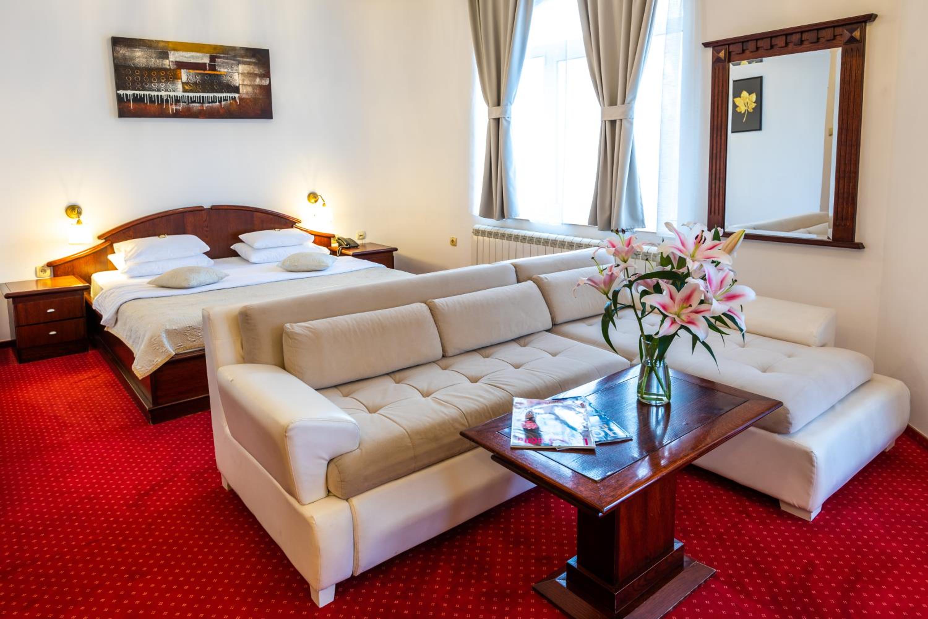 Deluxe Family Room
