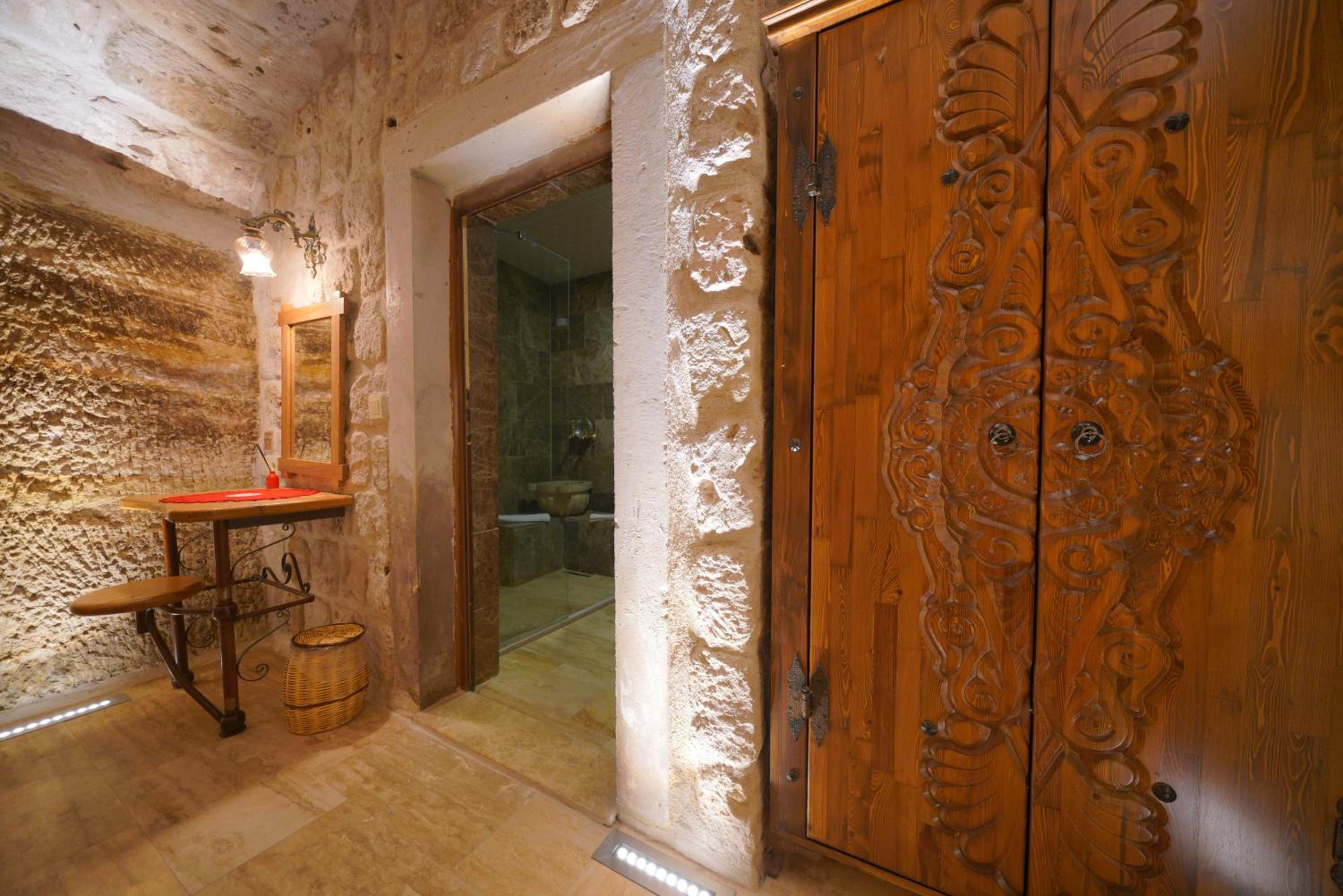 Superior Cave Suite  - Photo 13