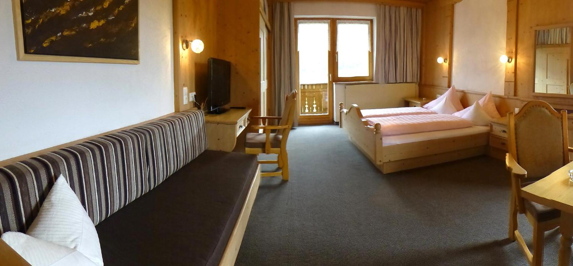 Triple Room with Balcony photo 3
