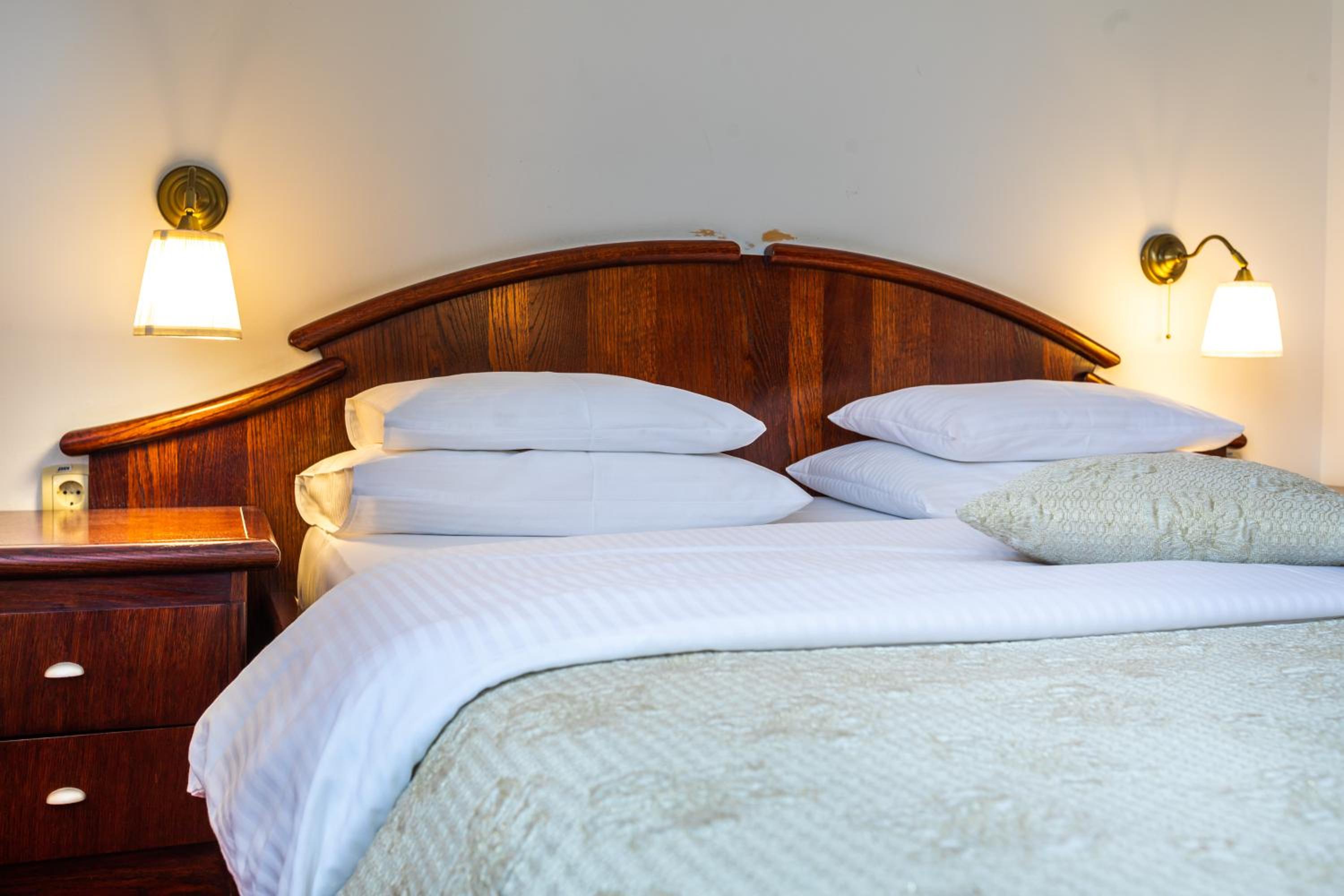 Double Room with Balcony (2 Adults + 1 Child) photo 3