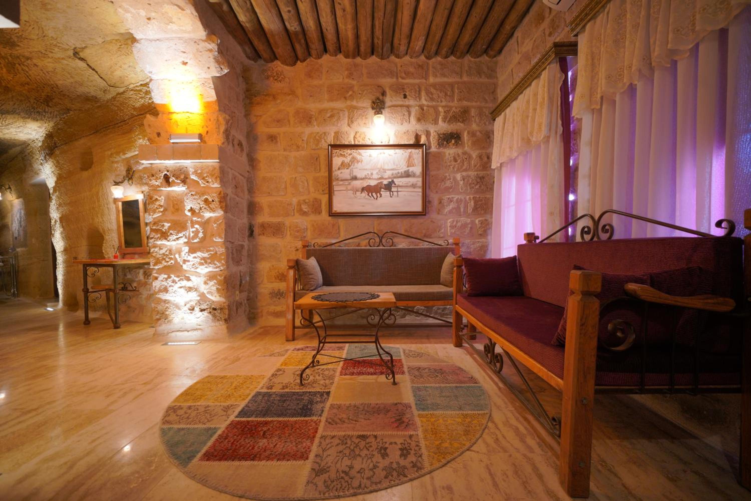 Honeymoon Cave Suite - Photo 9