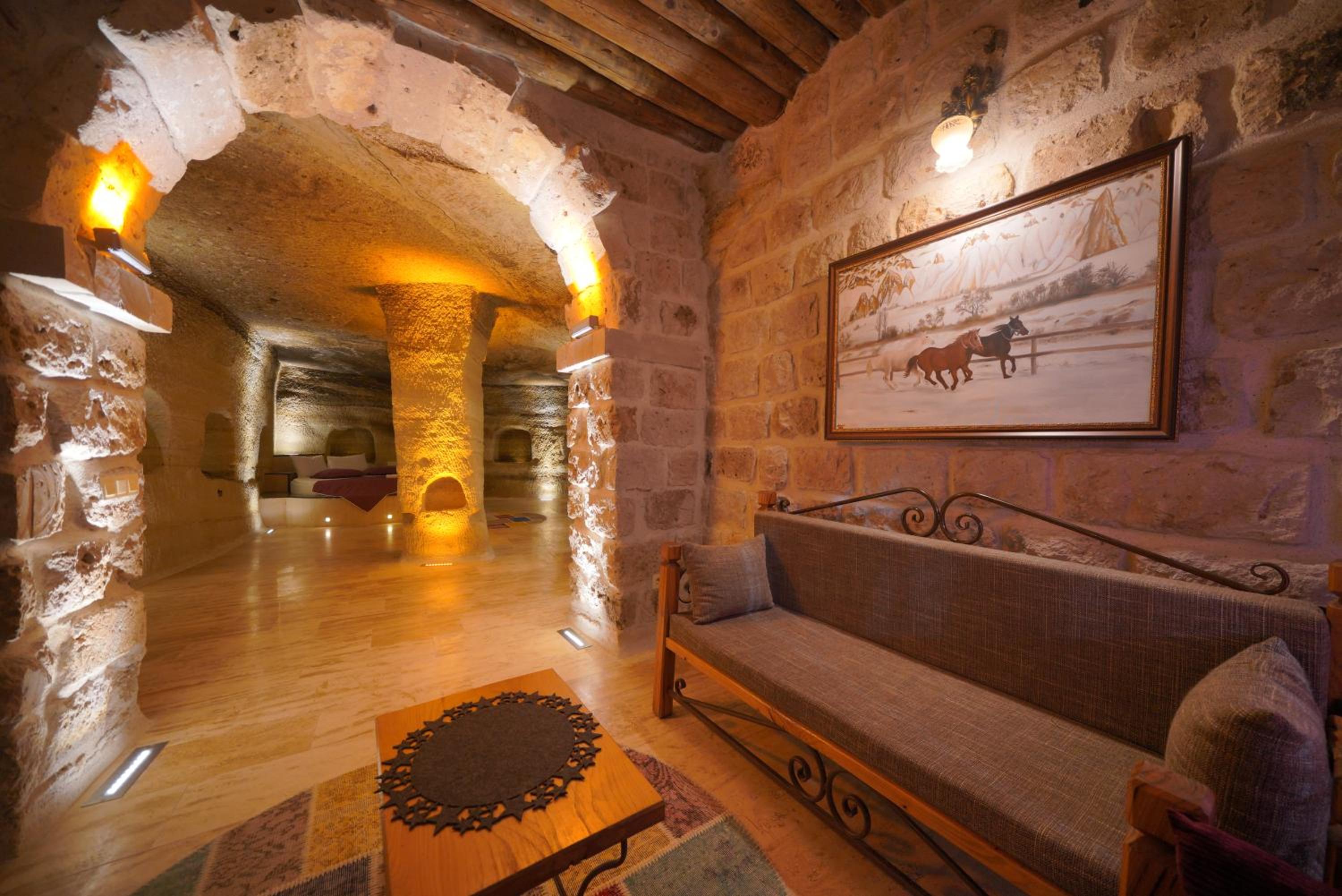 Honeymoon Cave Suite - Photo 10