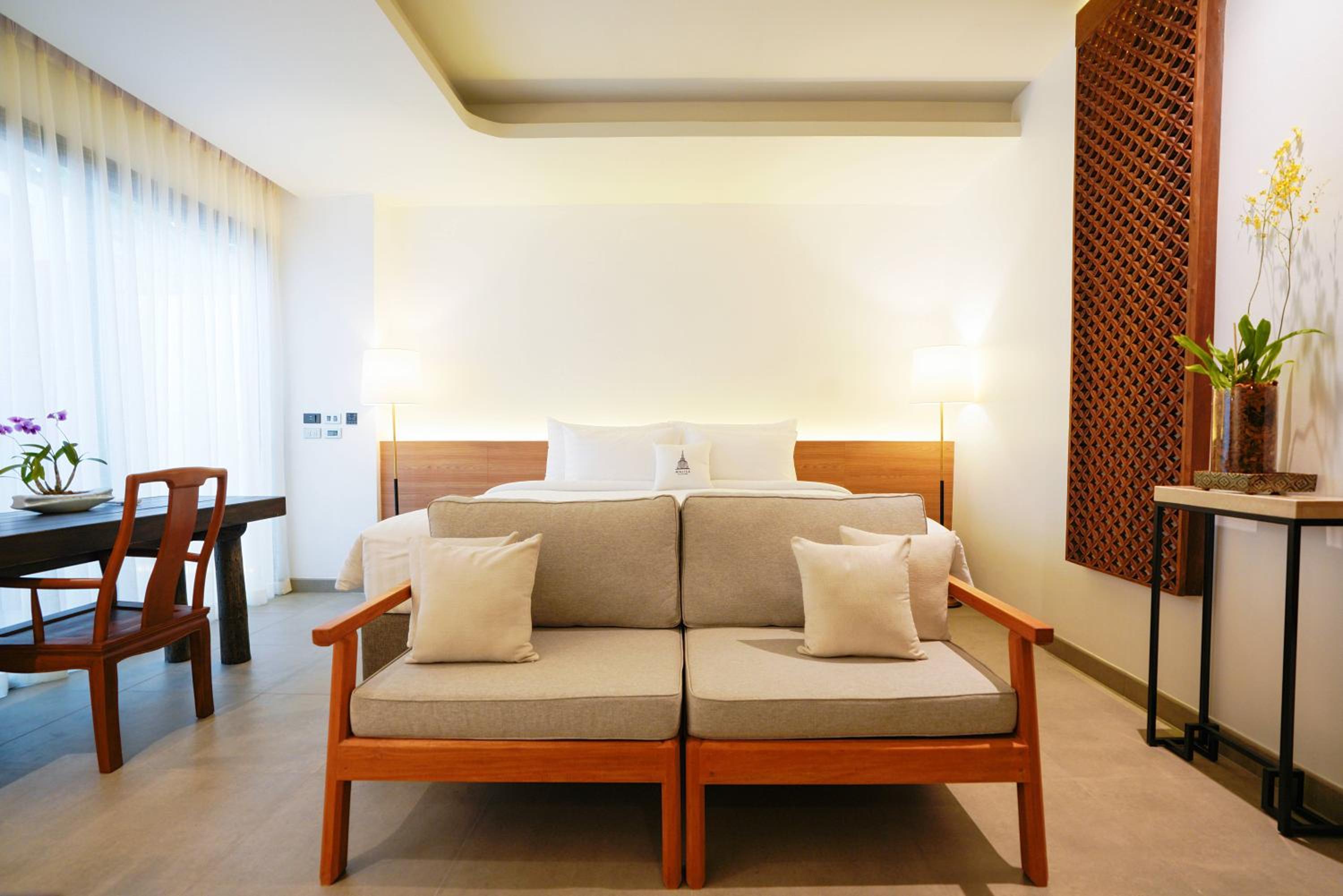 Deluxe Suite - Photo 2