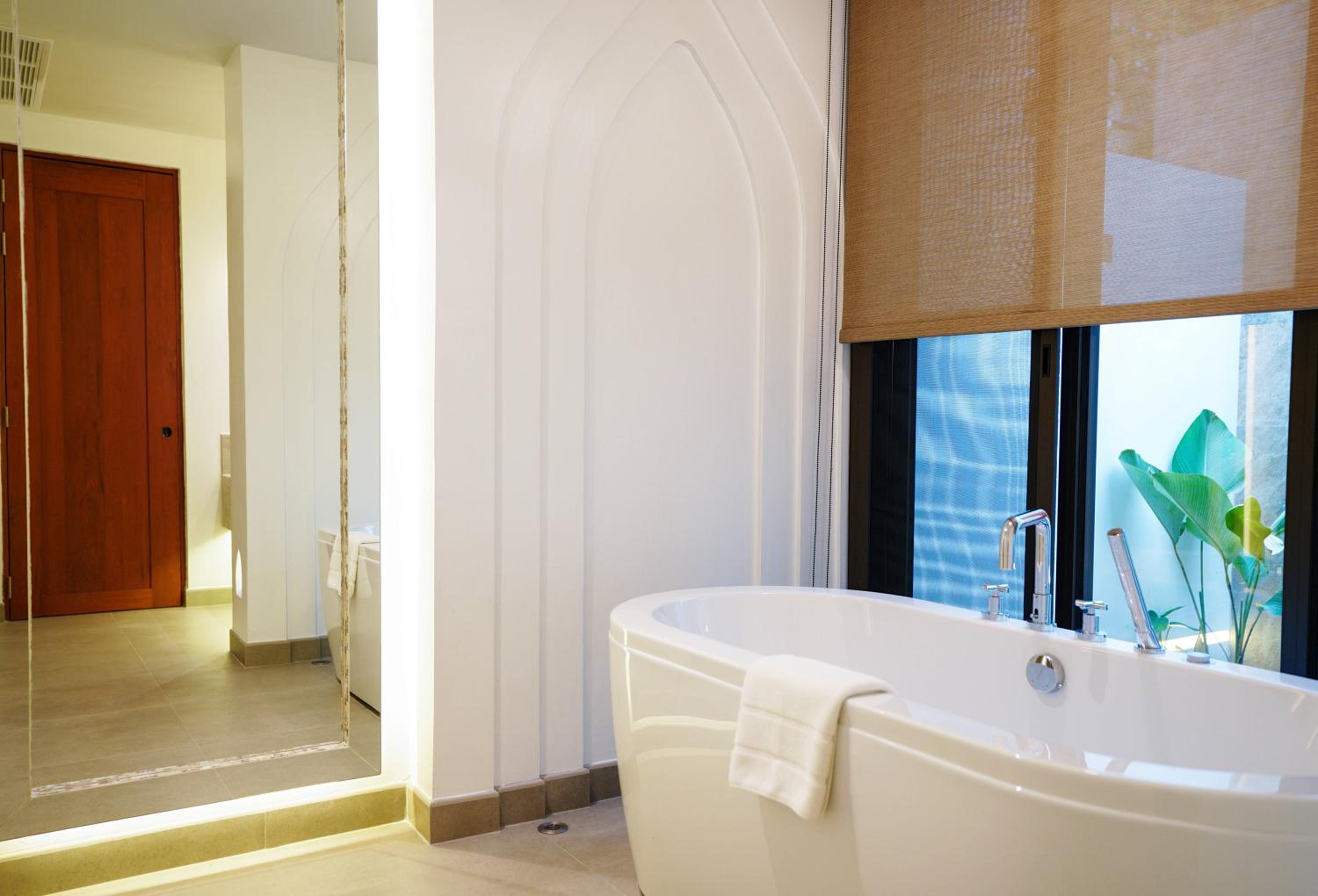 Deluxe Suite - Photo 6