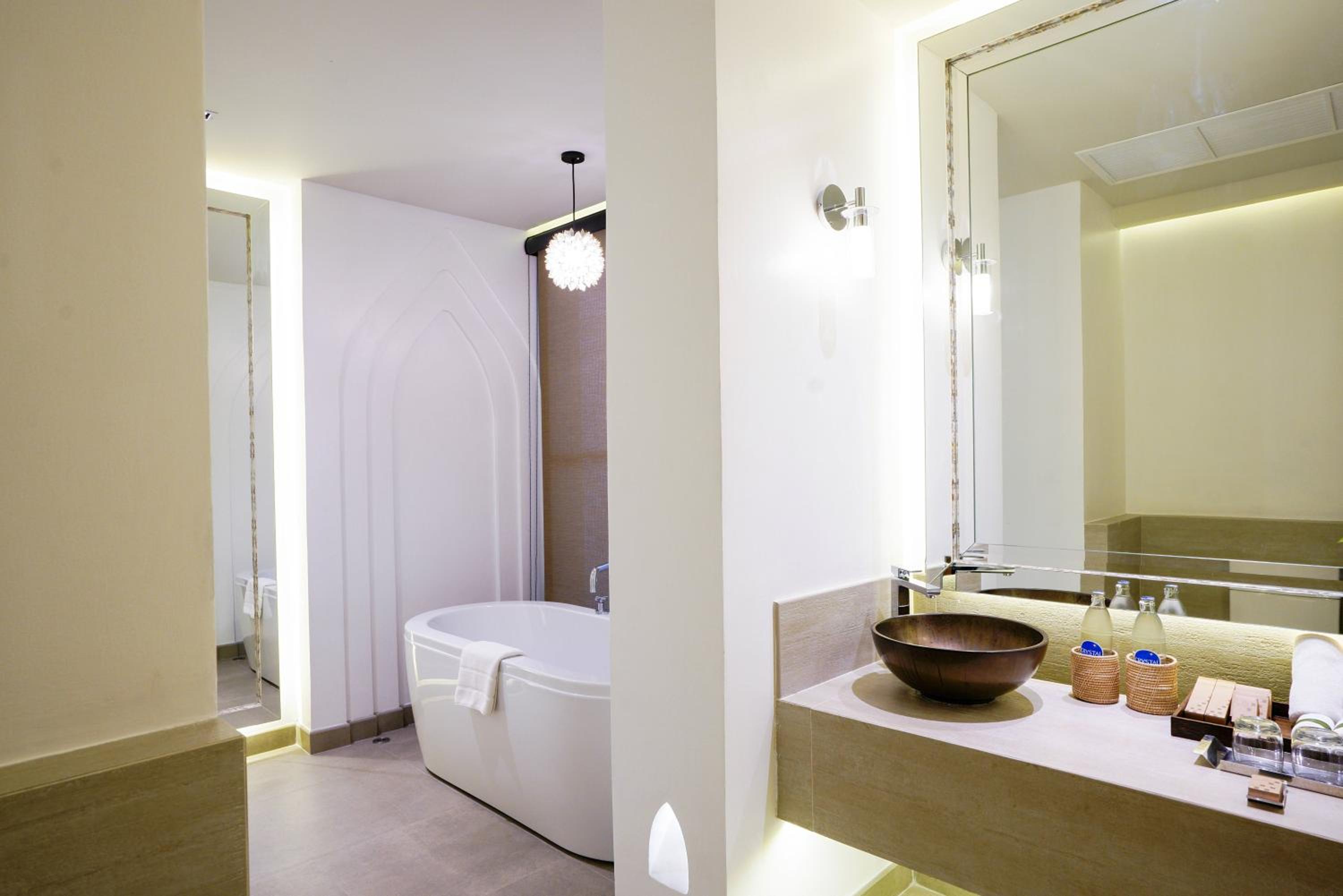 Deluxe Suite - Photo 7