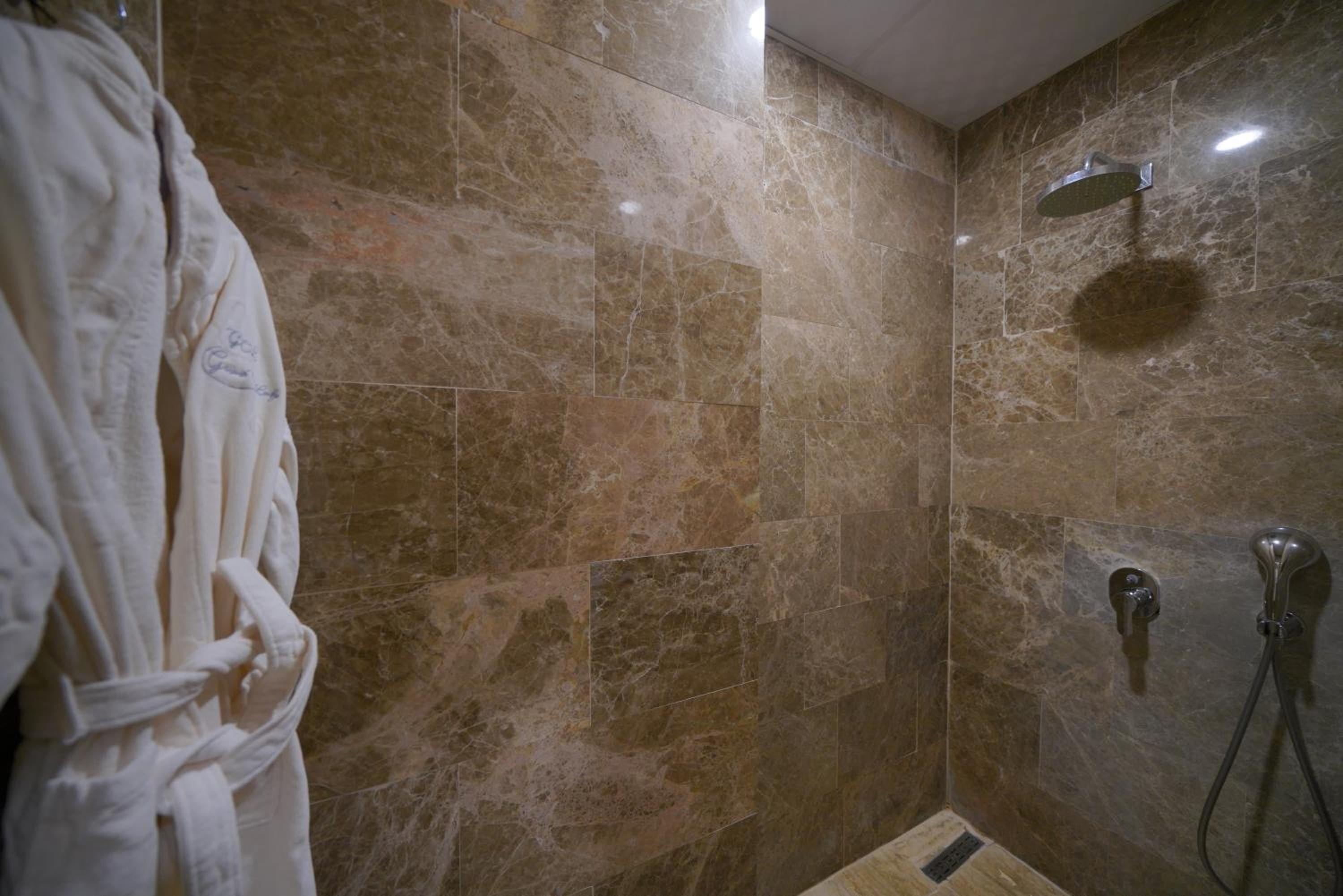 Deluxe Stone Room - Photo 12