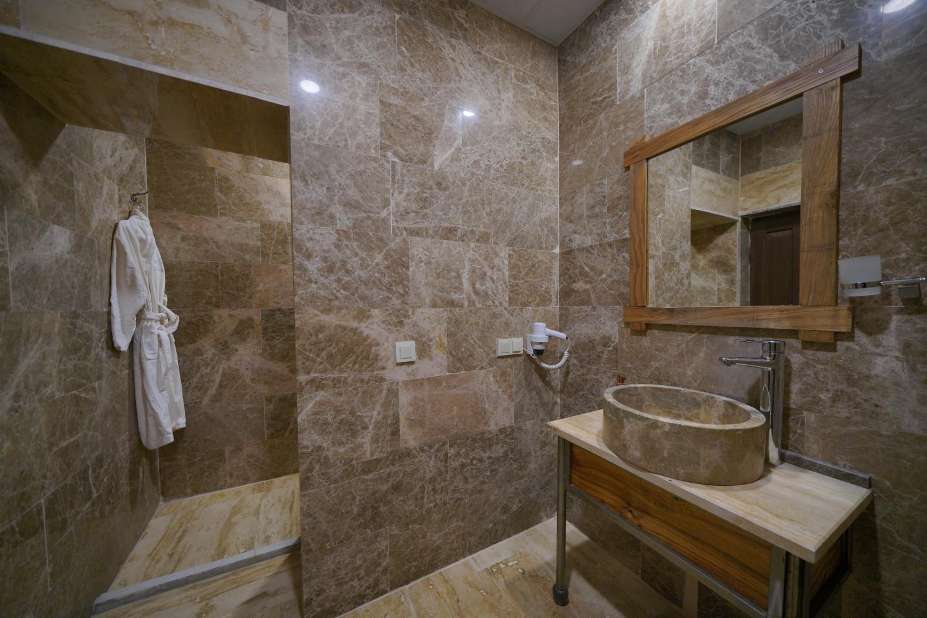 Deluxe Stone Room - Photo 10