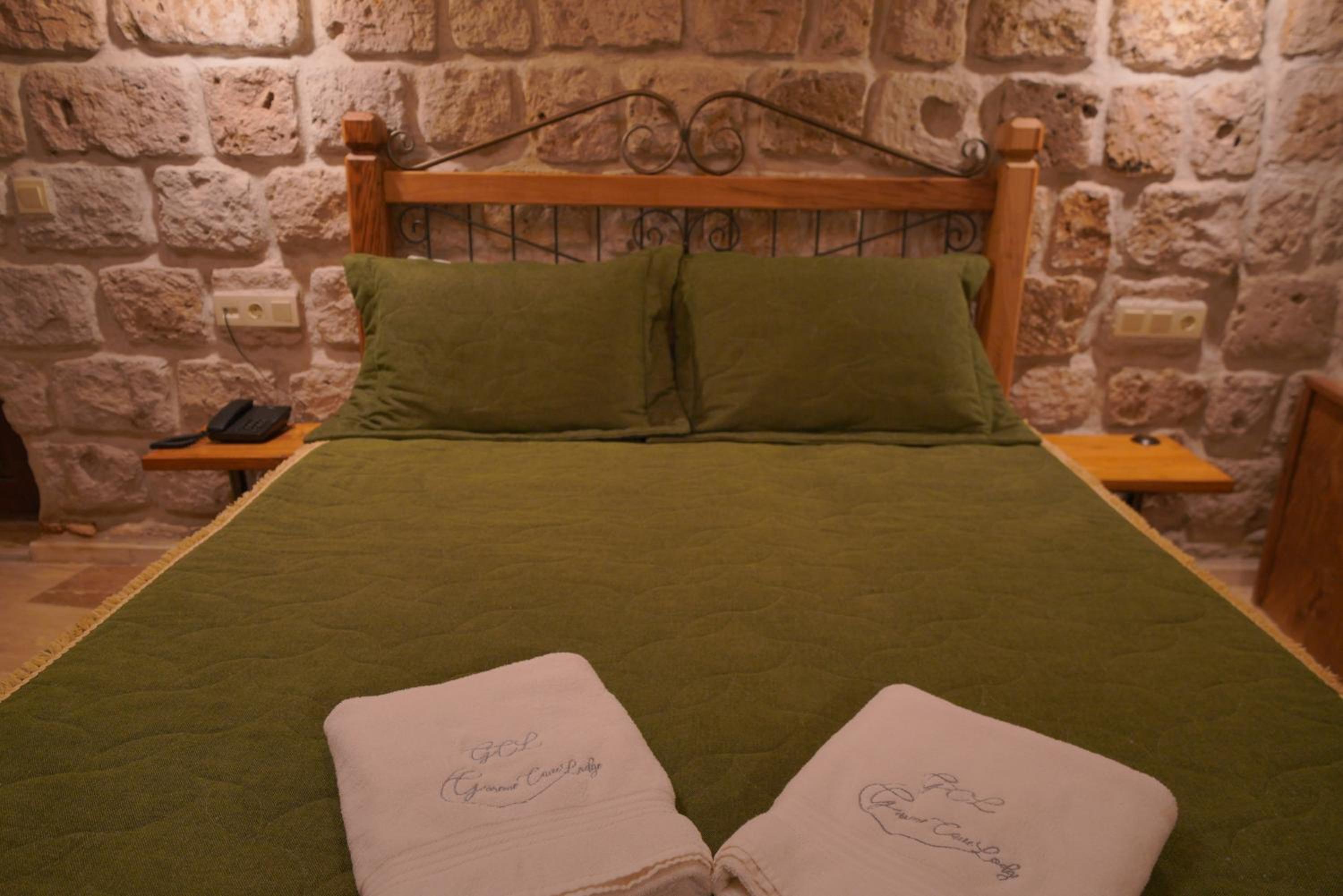 Large Double Room - Photo 12