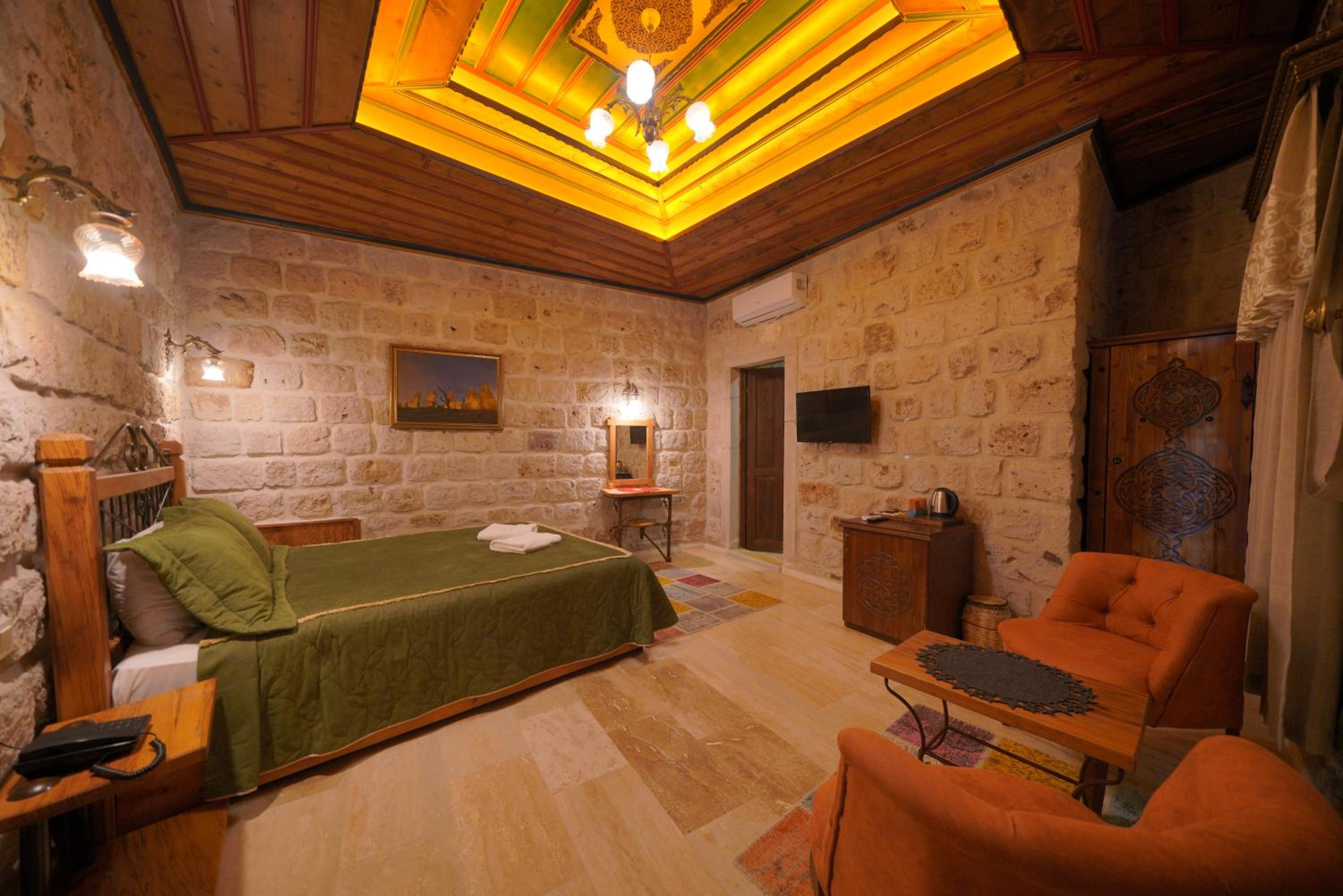 Large Double Room - Photo 6