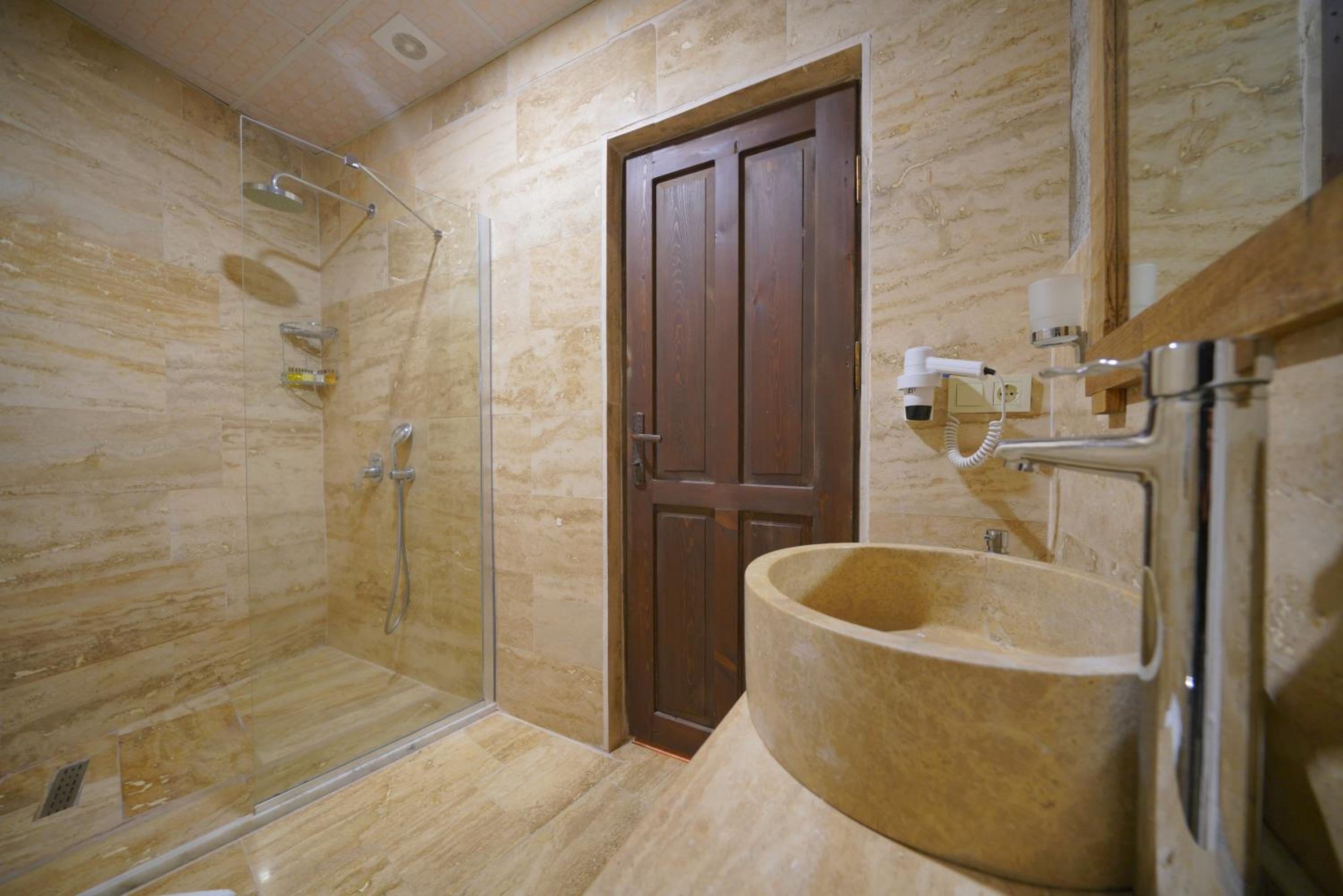 Large Double Room - Photo 13