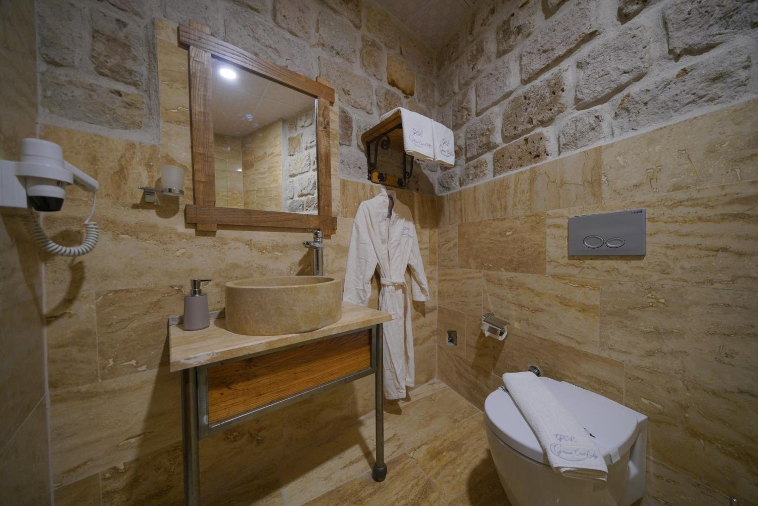 Large Double Room - Photo 2