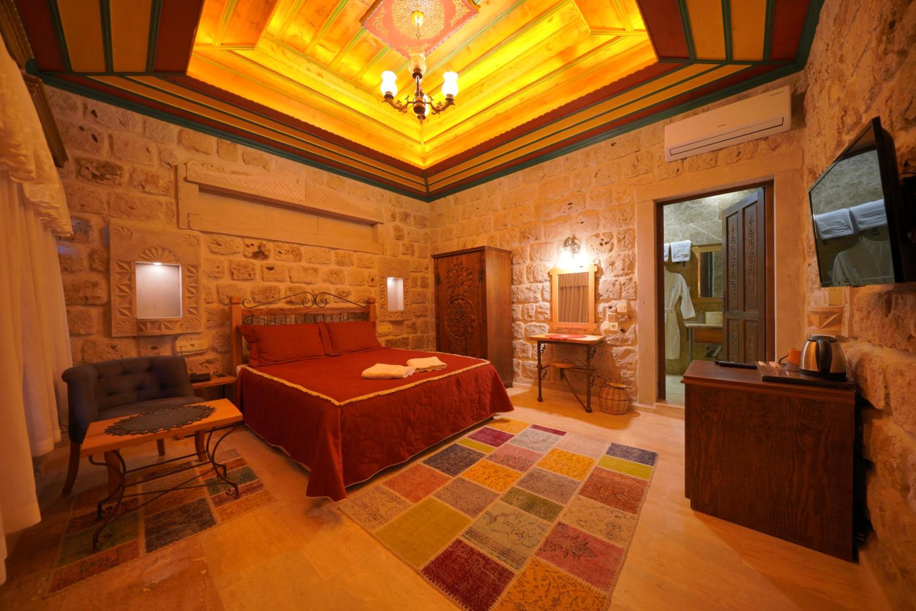 Superior Stone Room - Photo 3