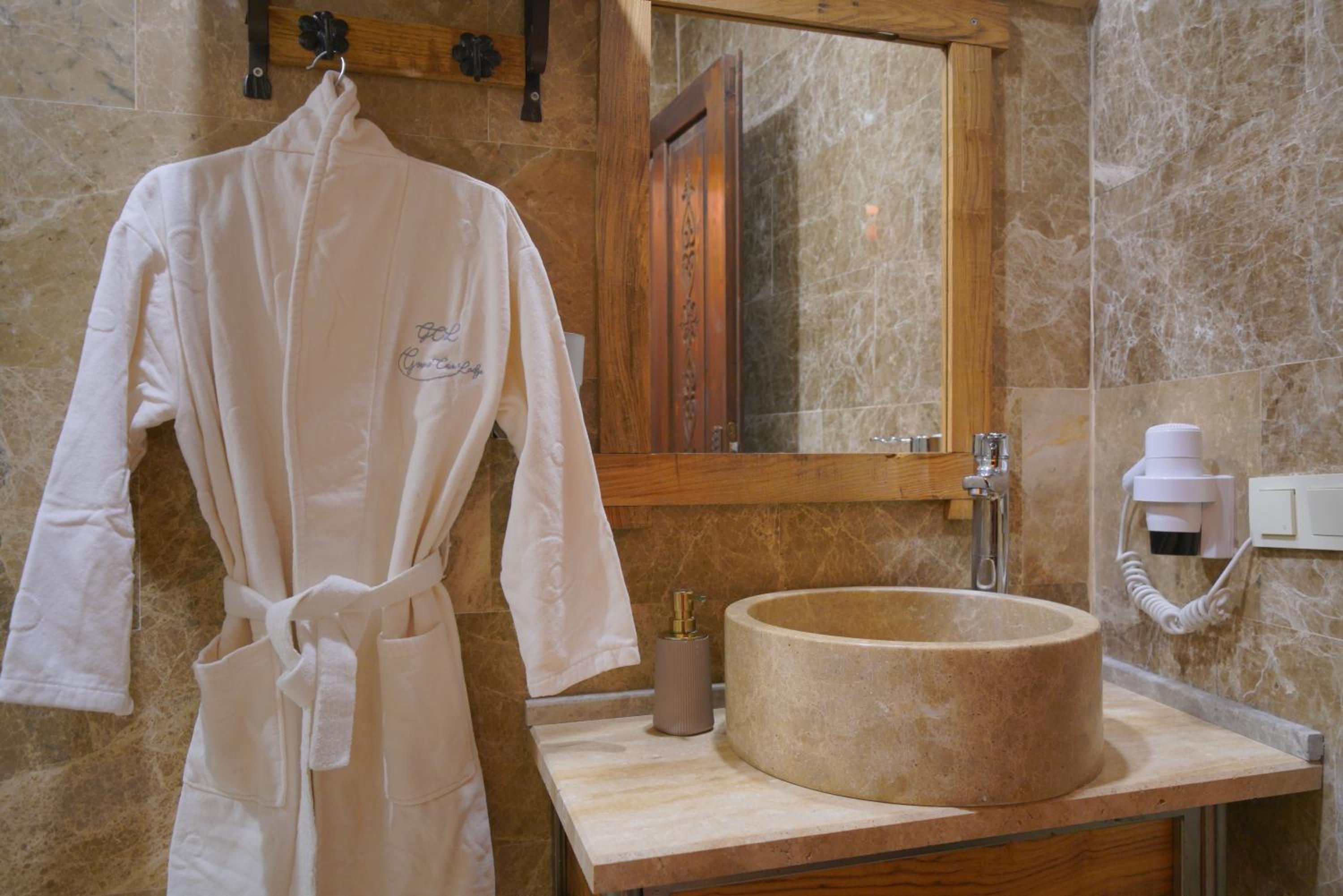 Superior Stone Room - Photo 12