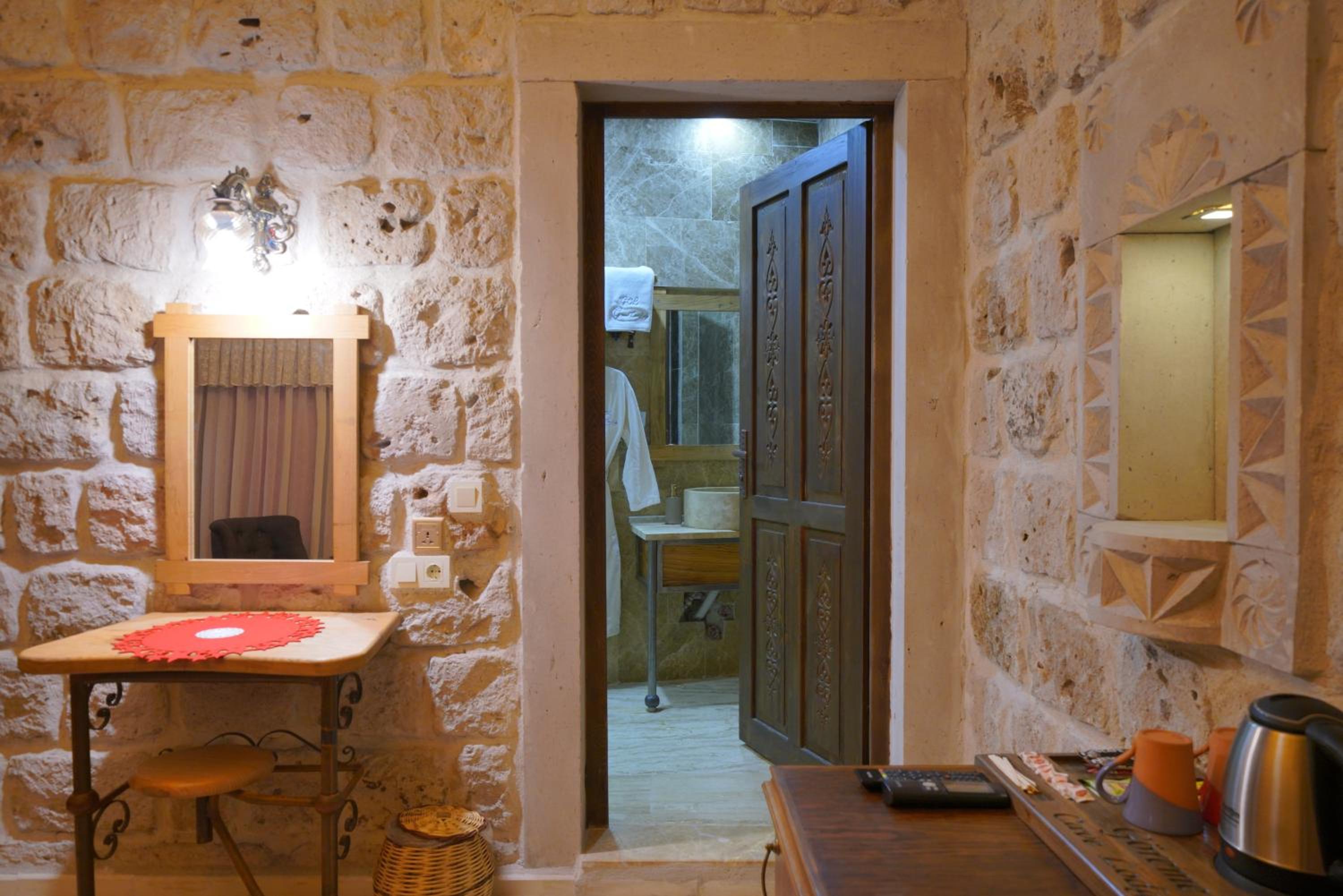 Superior Stone Room - Photo 11