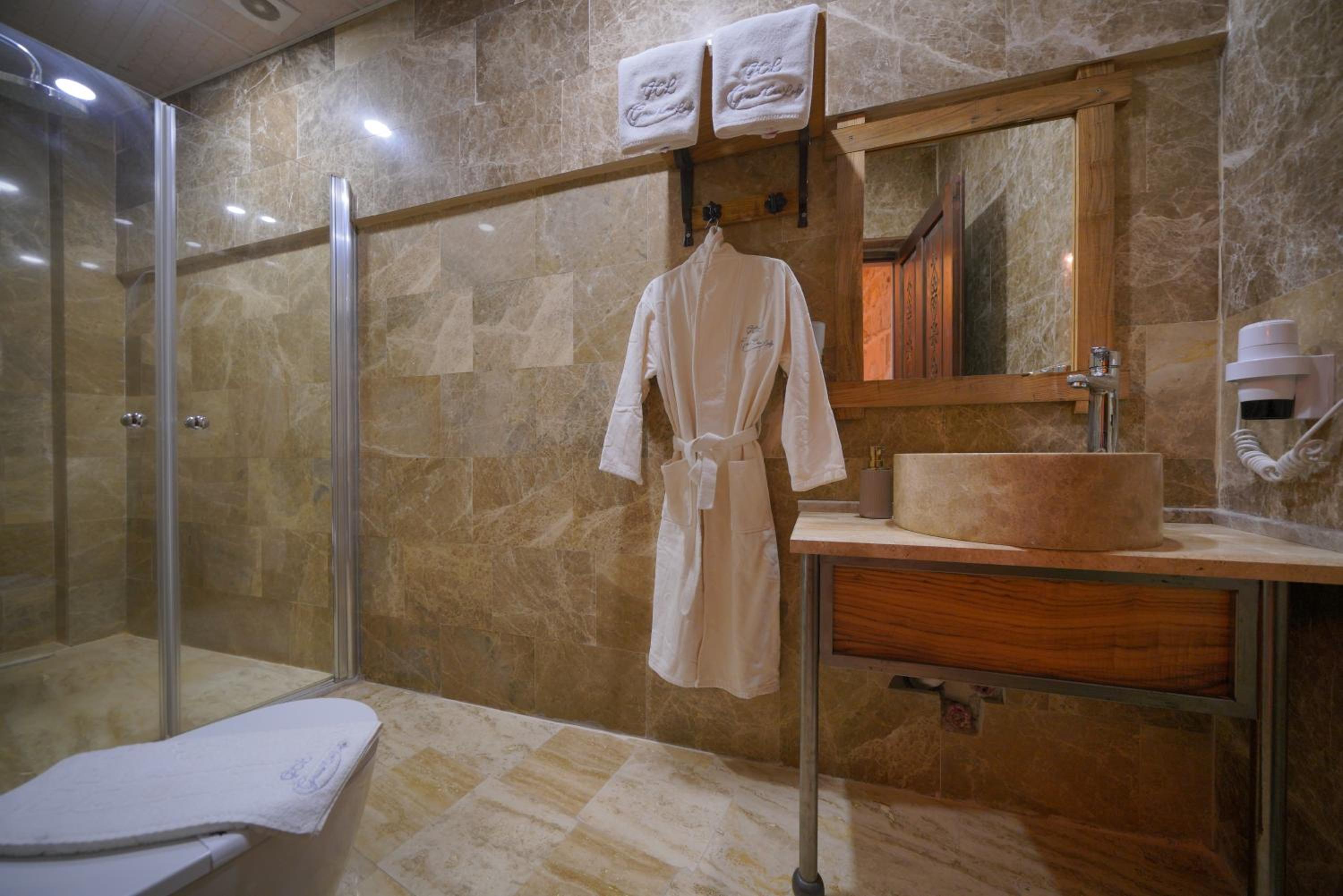 Superior Stone Room - Photo 10