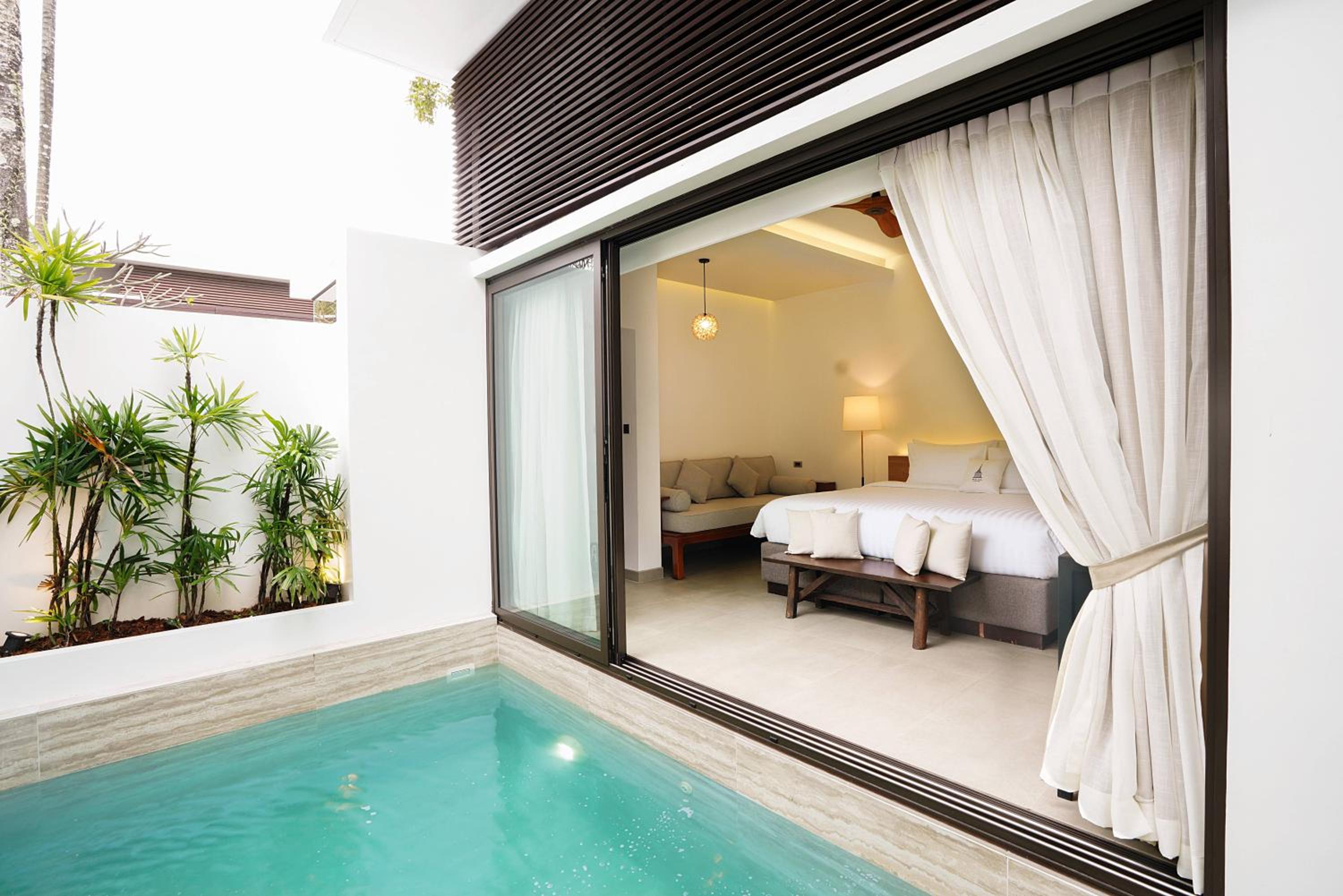 Deluxe Suite with Private Pool - Photo 1