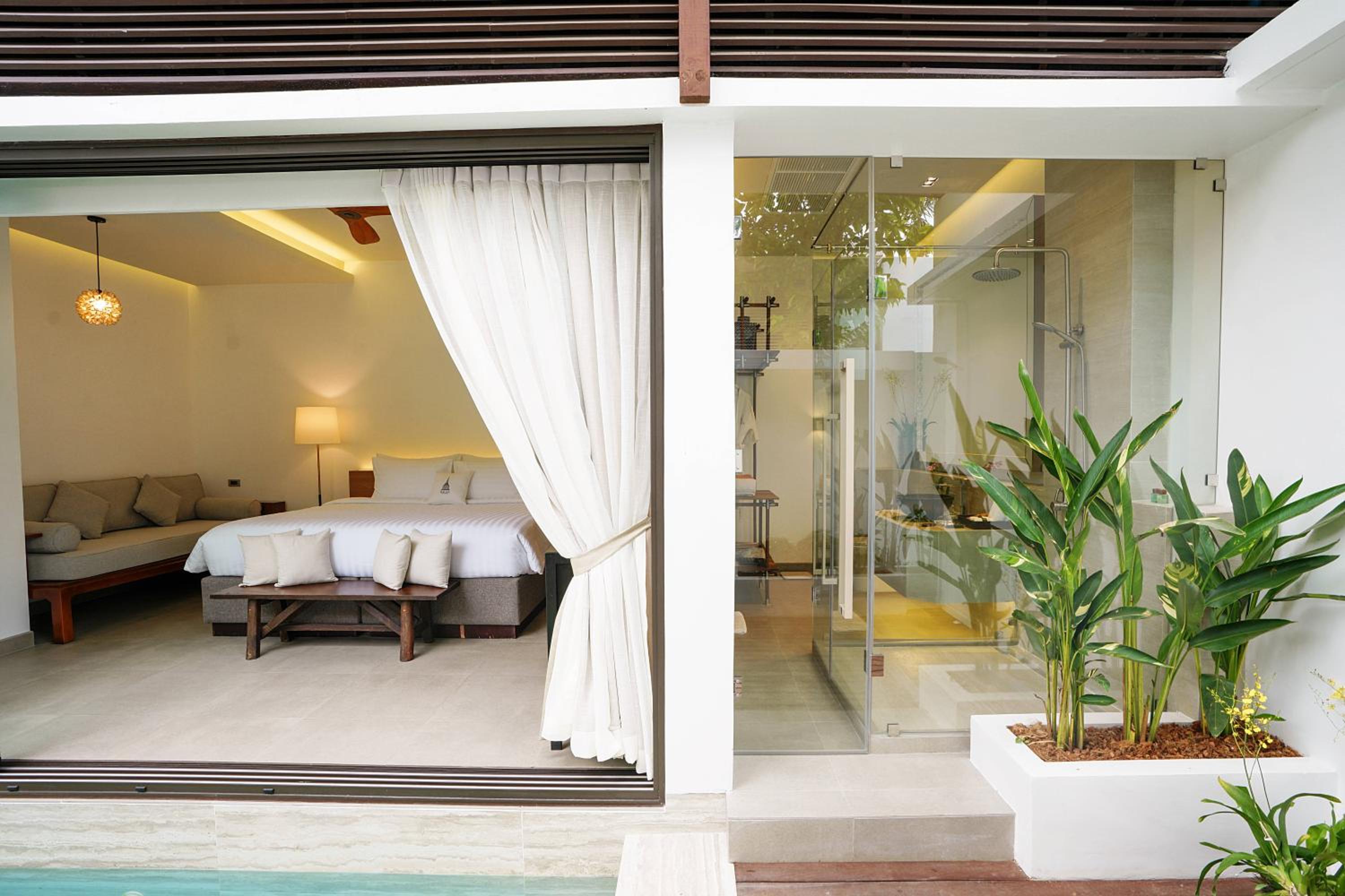 Deluxe Suite with Private Pool - Photo 4