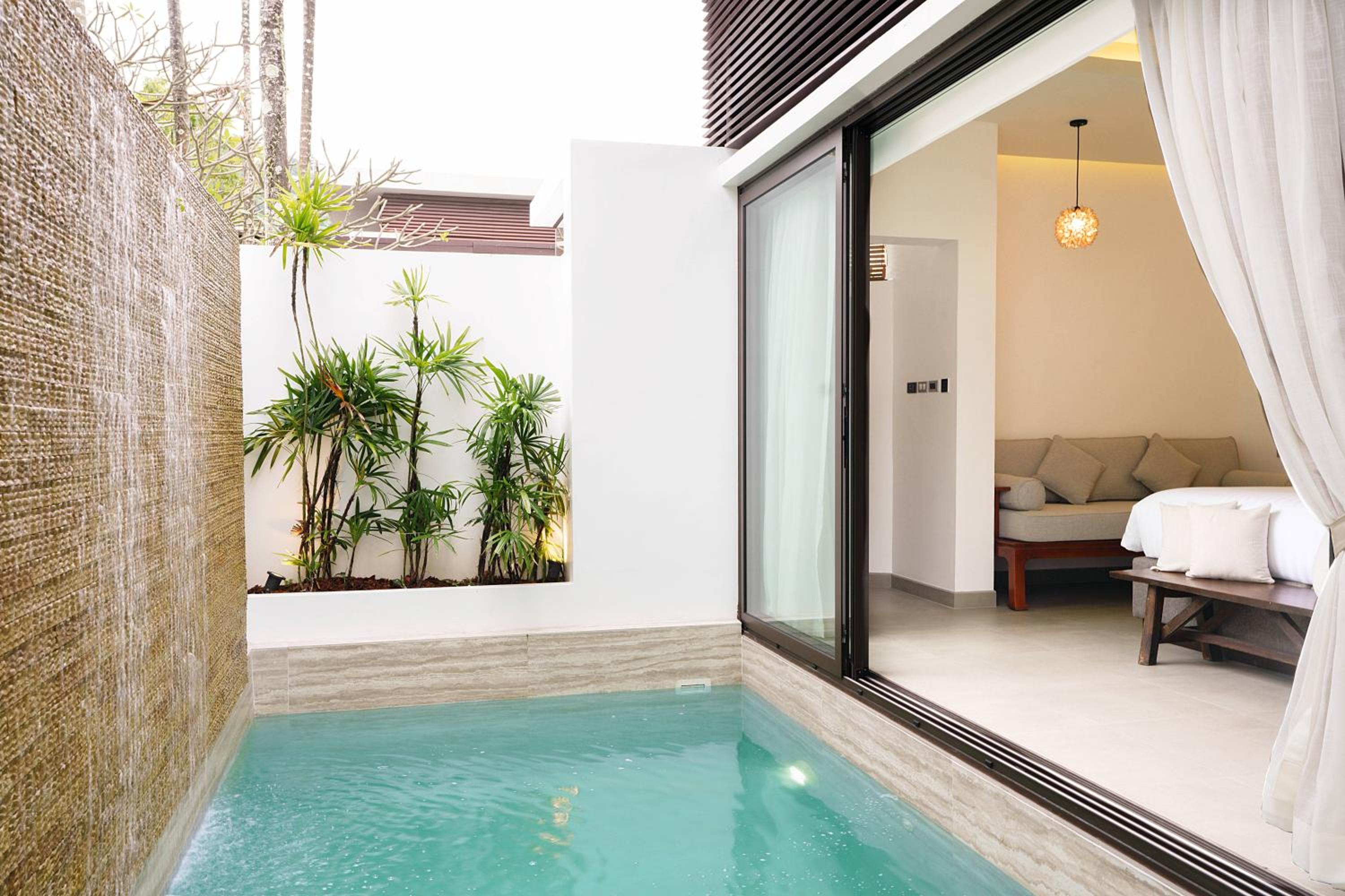 Deluxe Suite with Private Pool - Photo 8