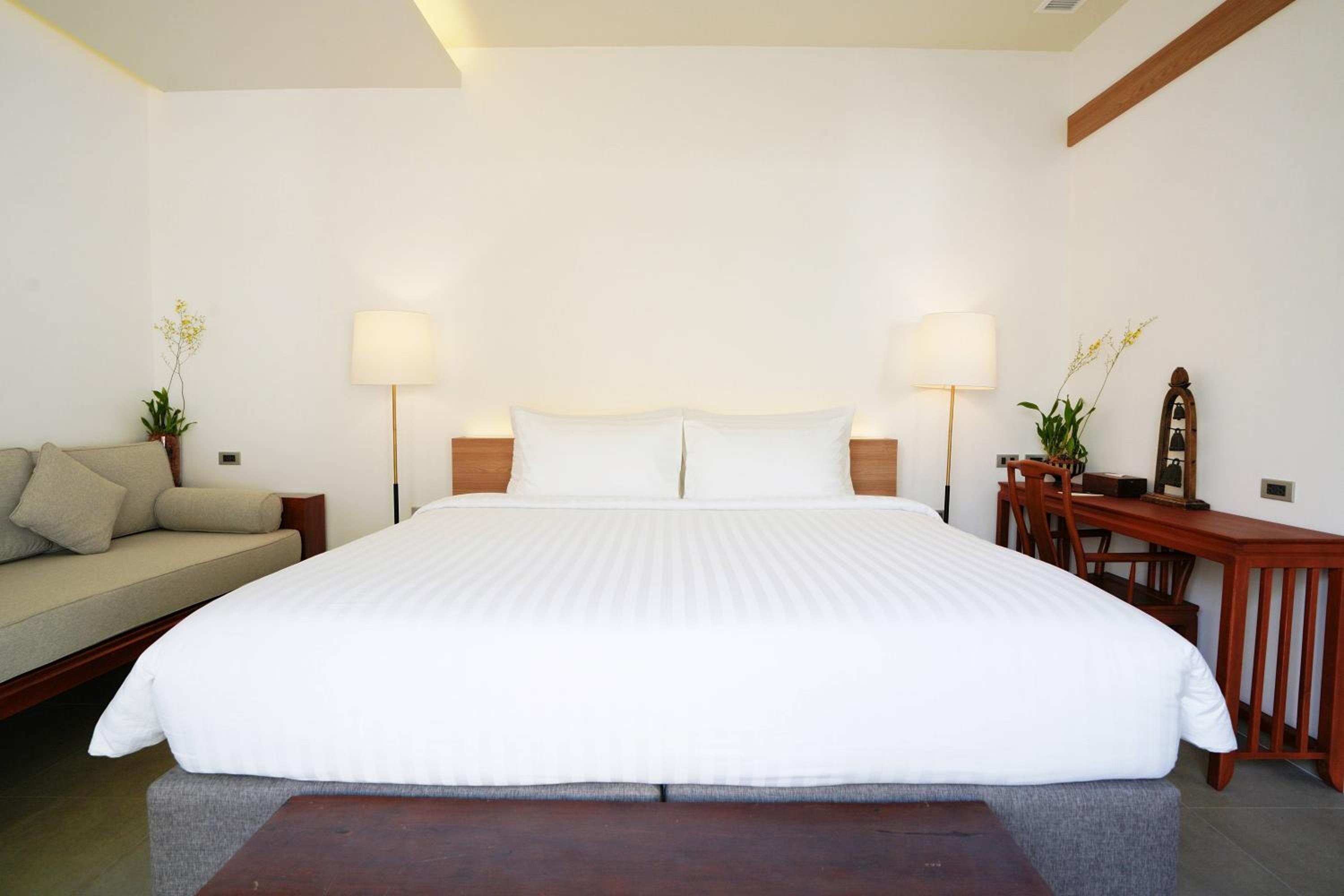 Deluxe Suite with Private Pool - Photo 9