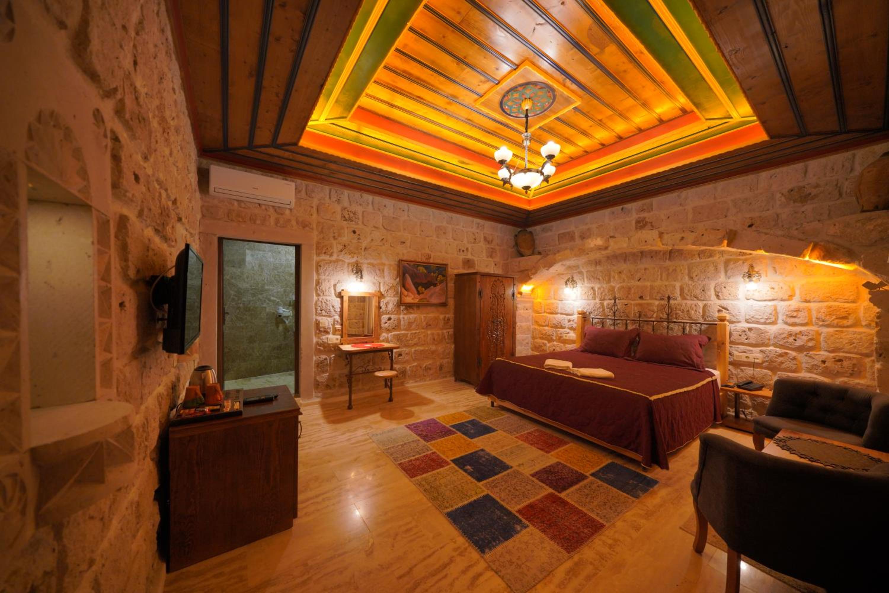 Executive Suite - Photo 2