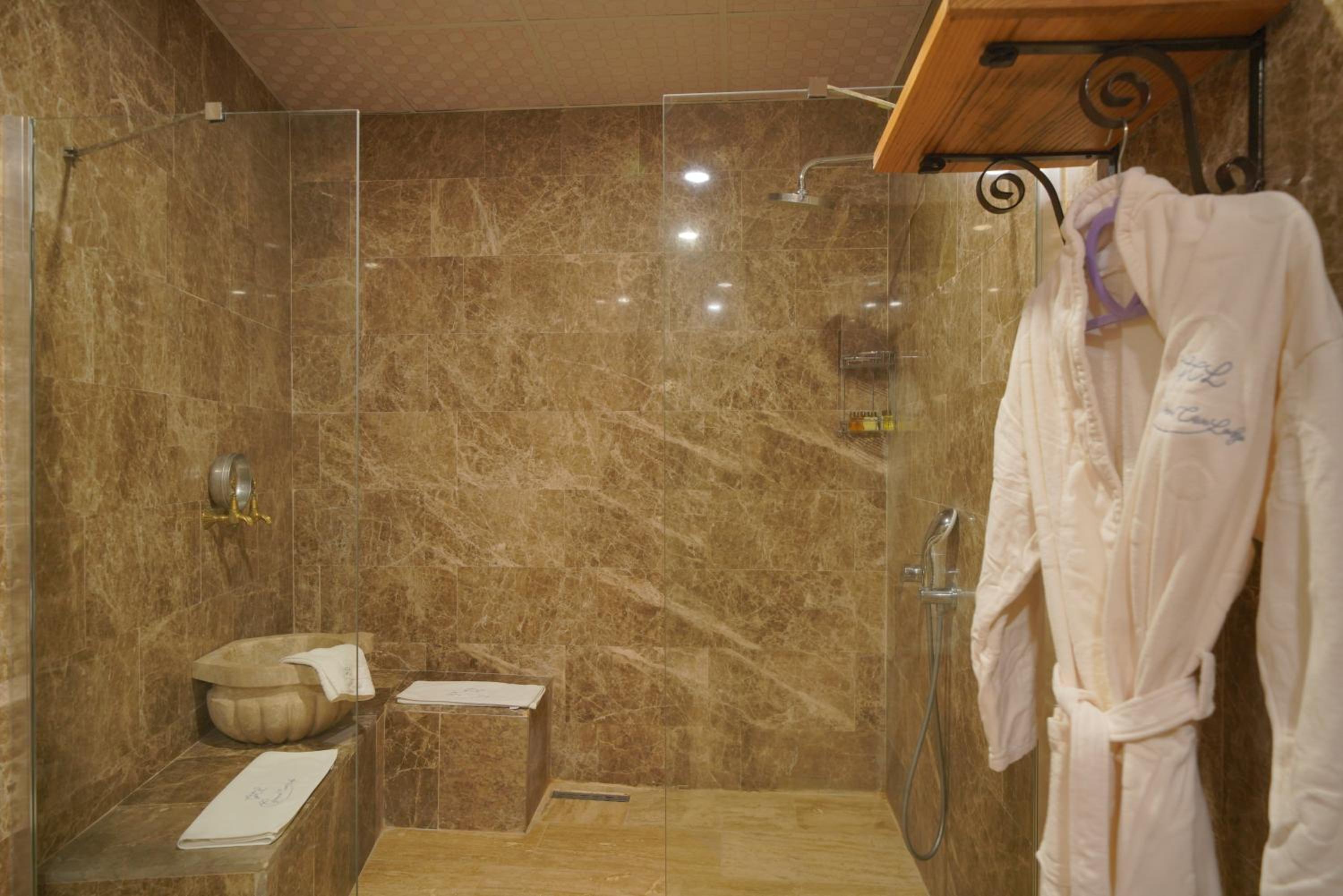 Executive Suite - Photo 13