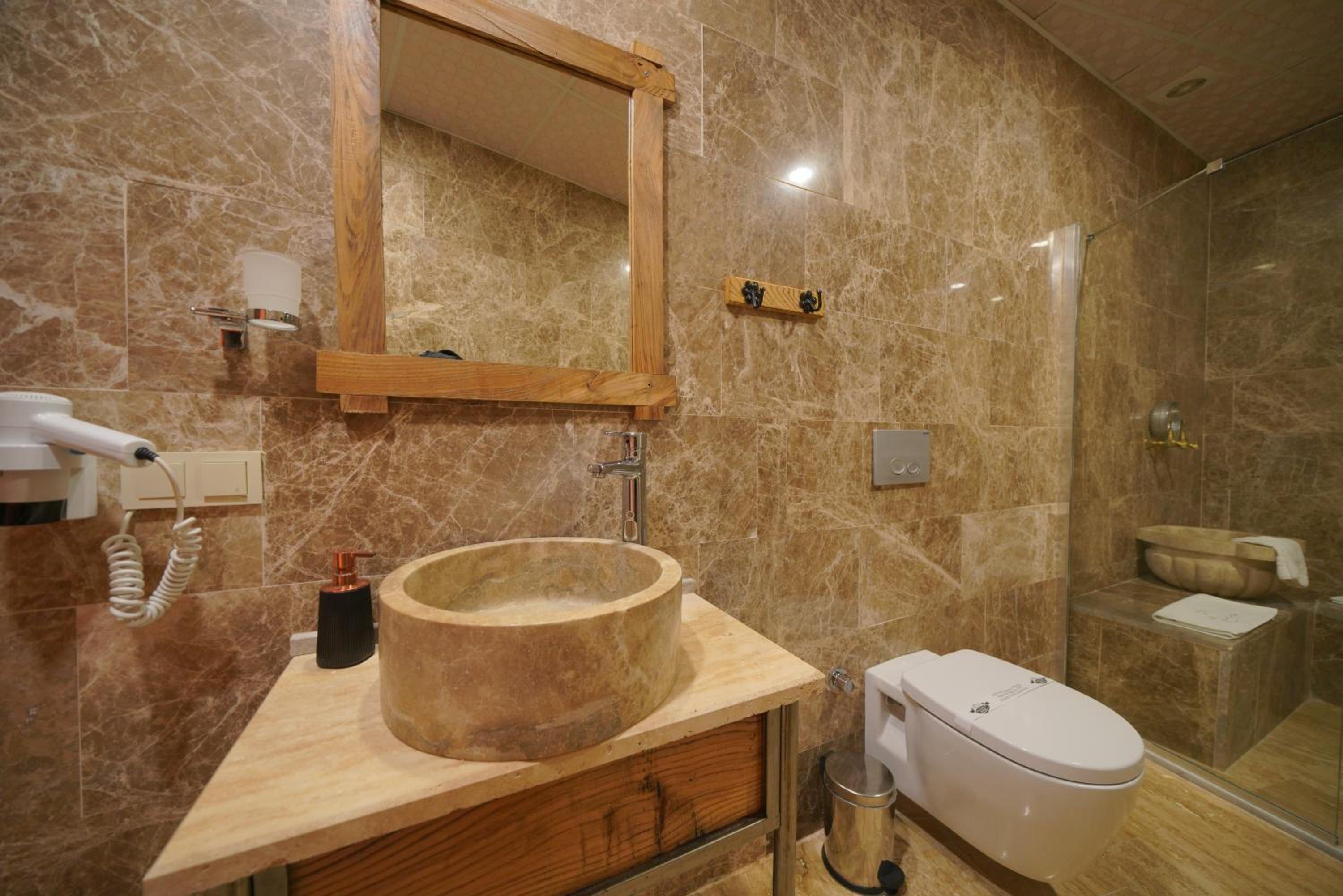 Executive Suite - Photo 11