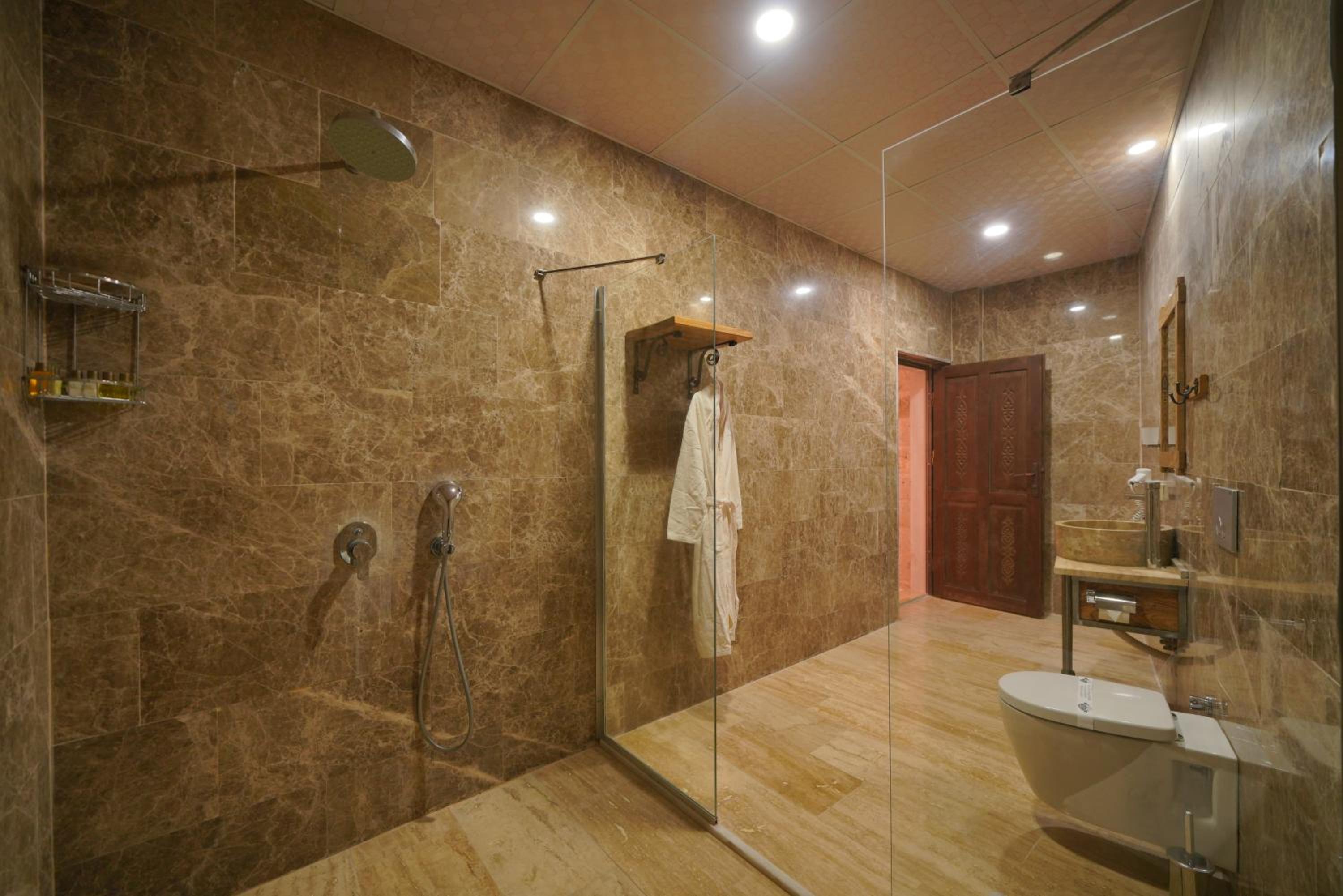 Executive Suite - Photo 10