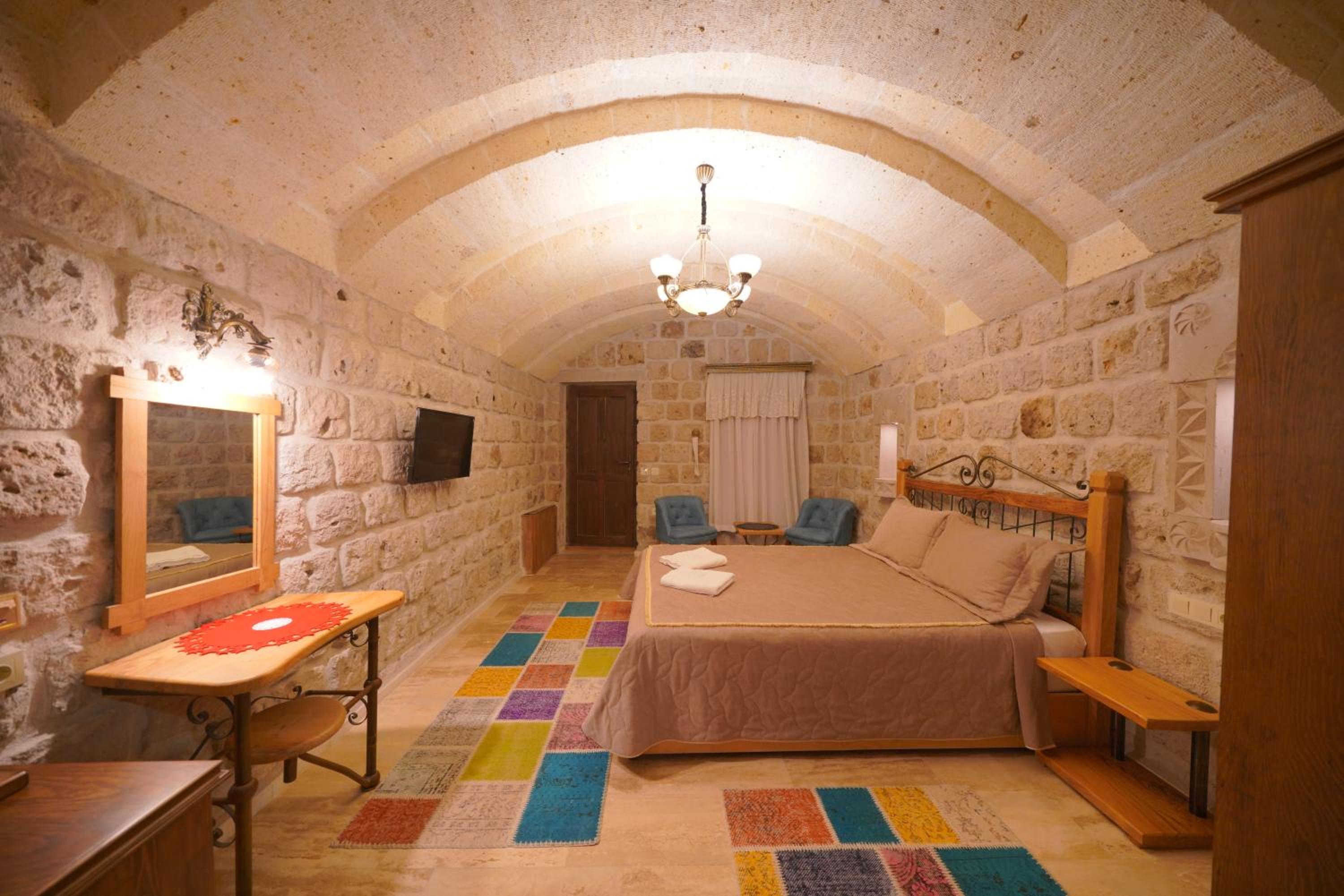Superior Arch Room - Photo 6