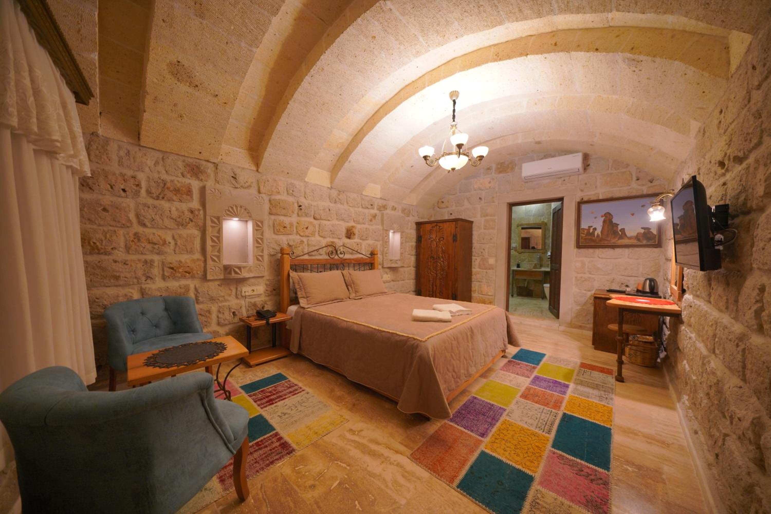 Superior Arch Room - Photo 5