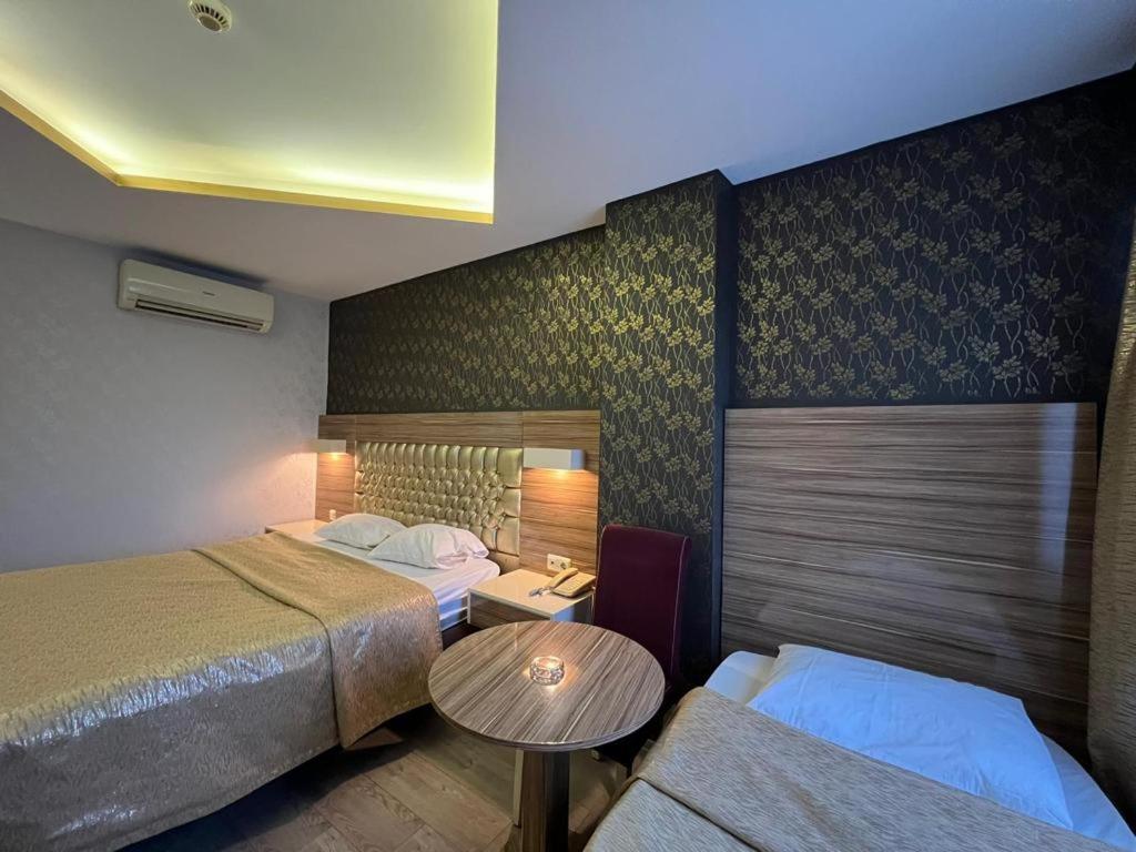 Standard Double Room - Photo 12