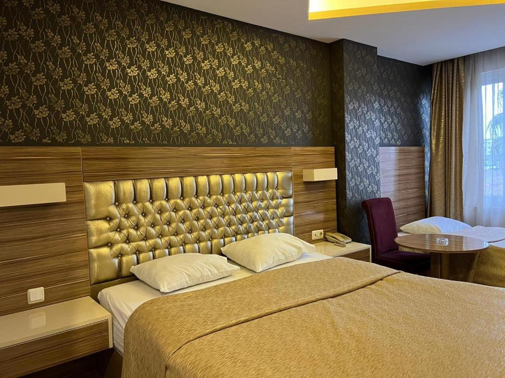 Standard Double Room - Photo 18
