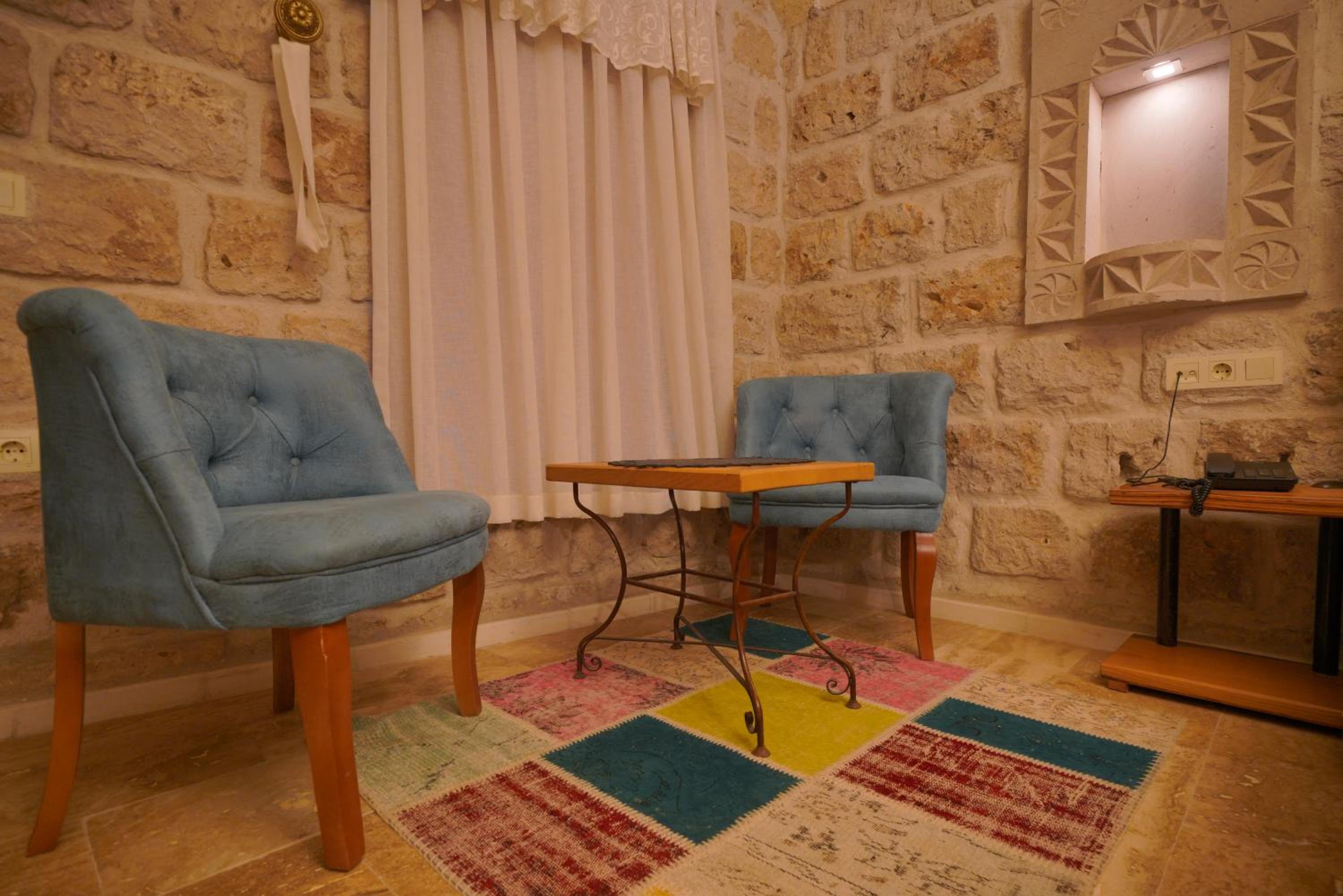 Superior Arch Room - Photo 10