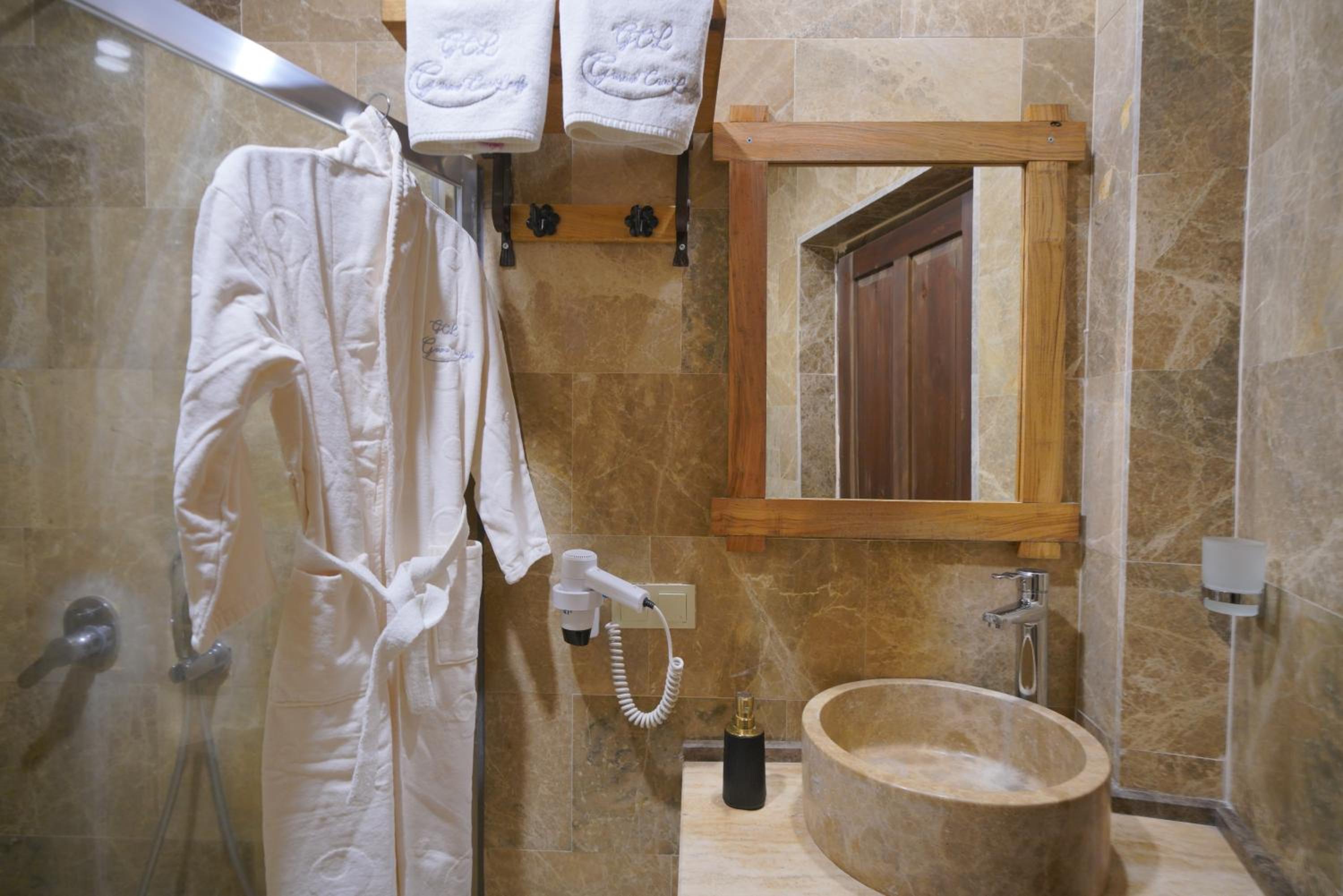 Double Room - Photo 9