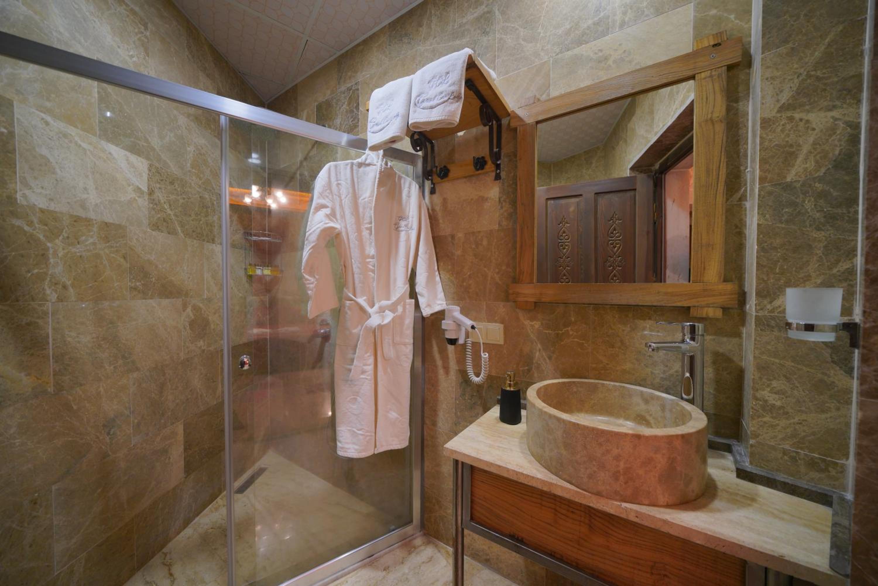 Double Room - Photo 12