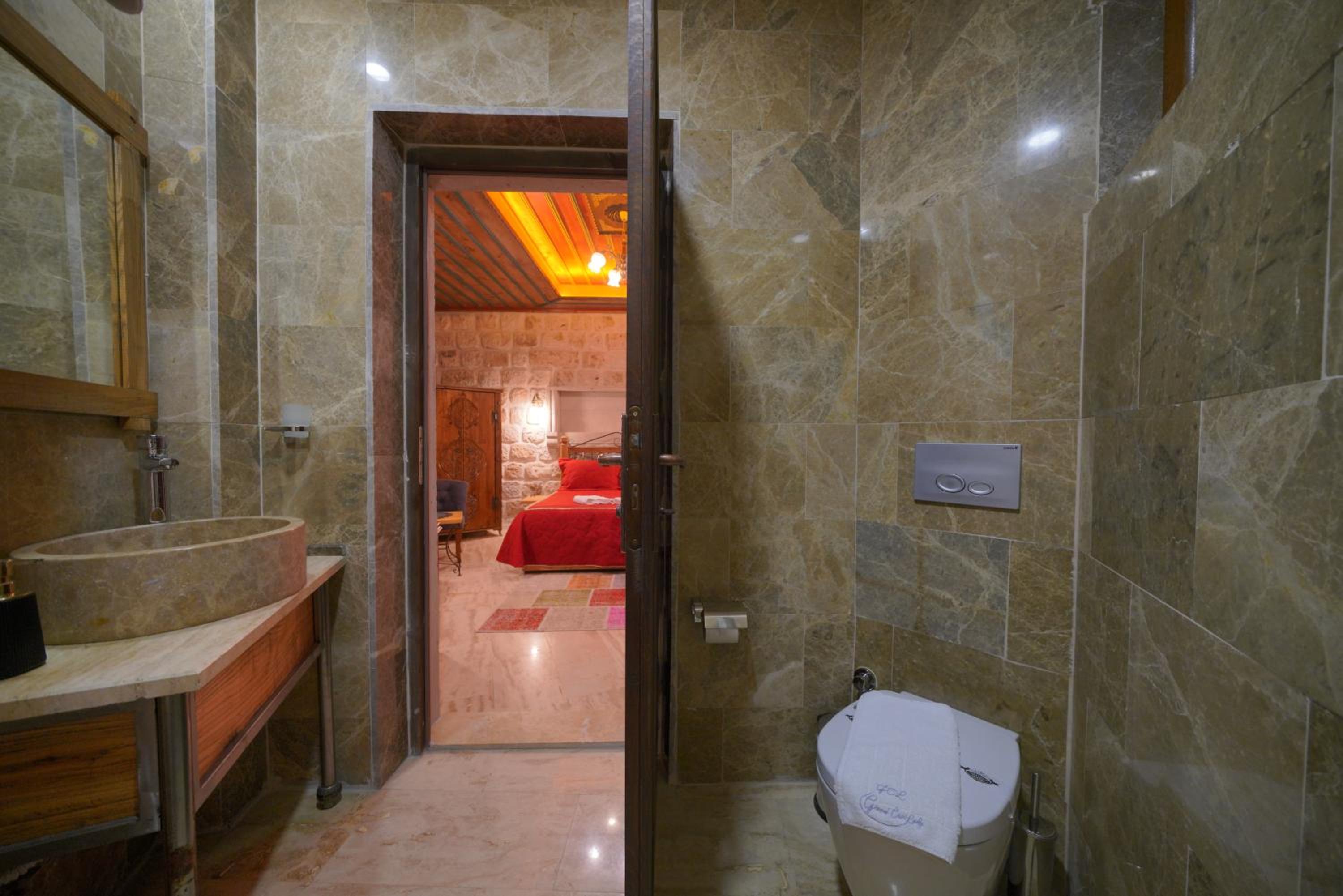 Double Room - Photo 11