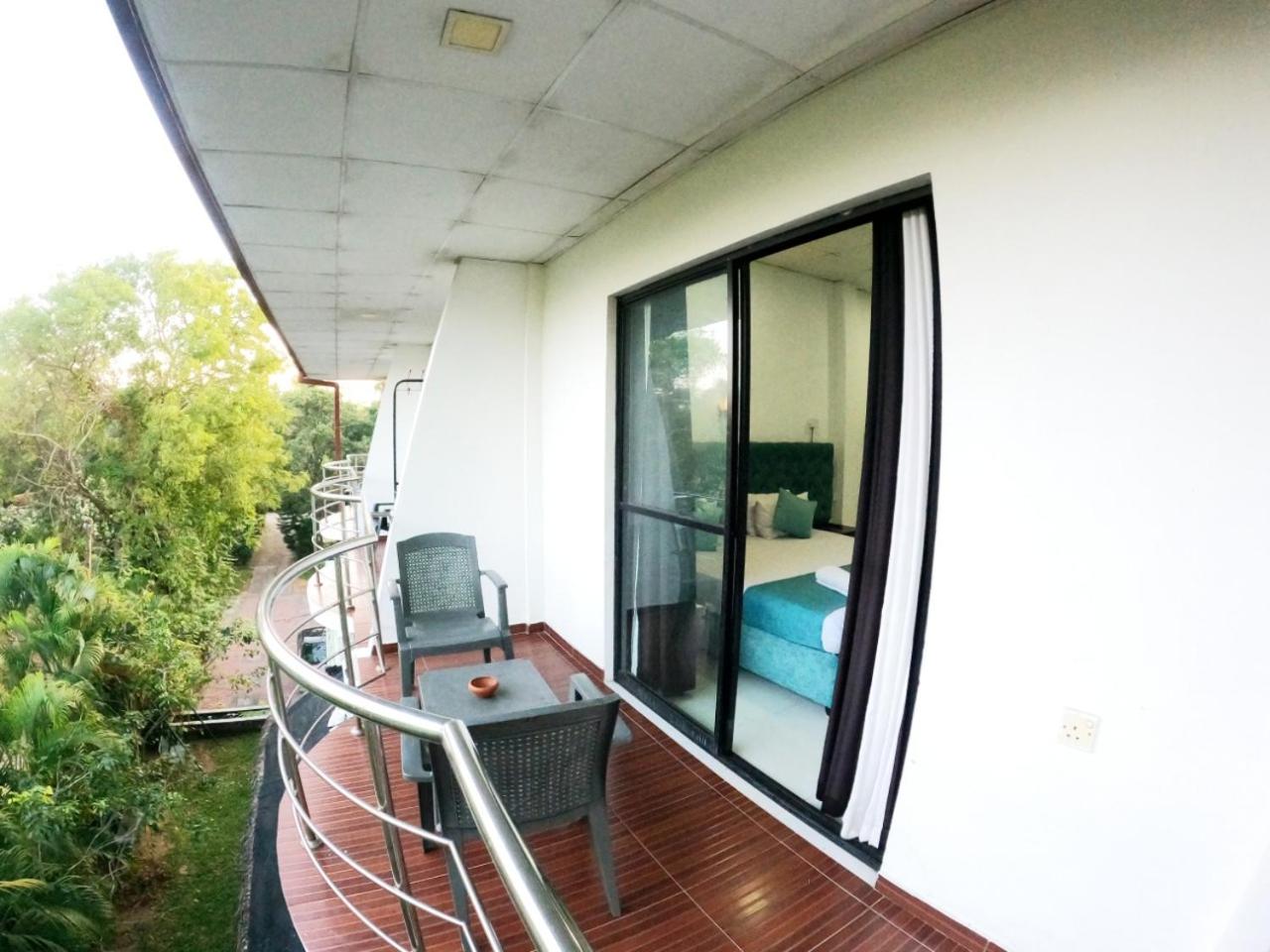 Deluxe Double Room with Balcony photo 3