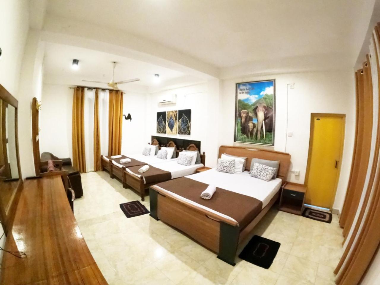 Budget Family Room photo 3