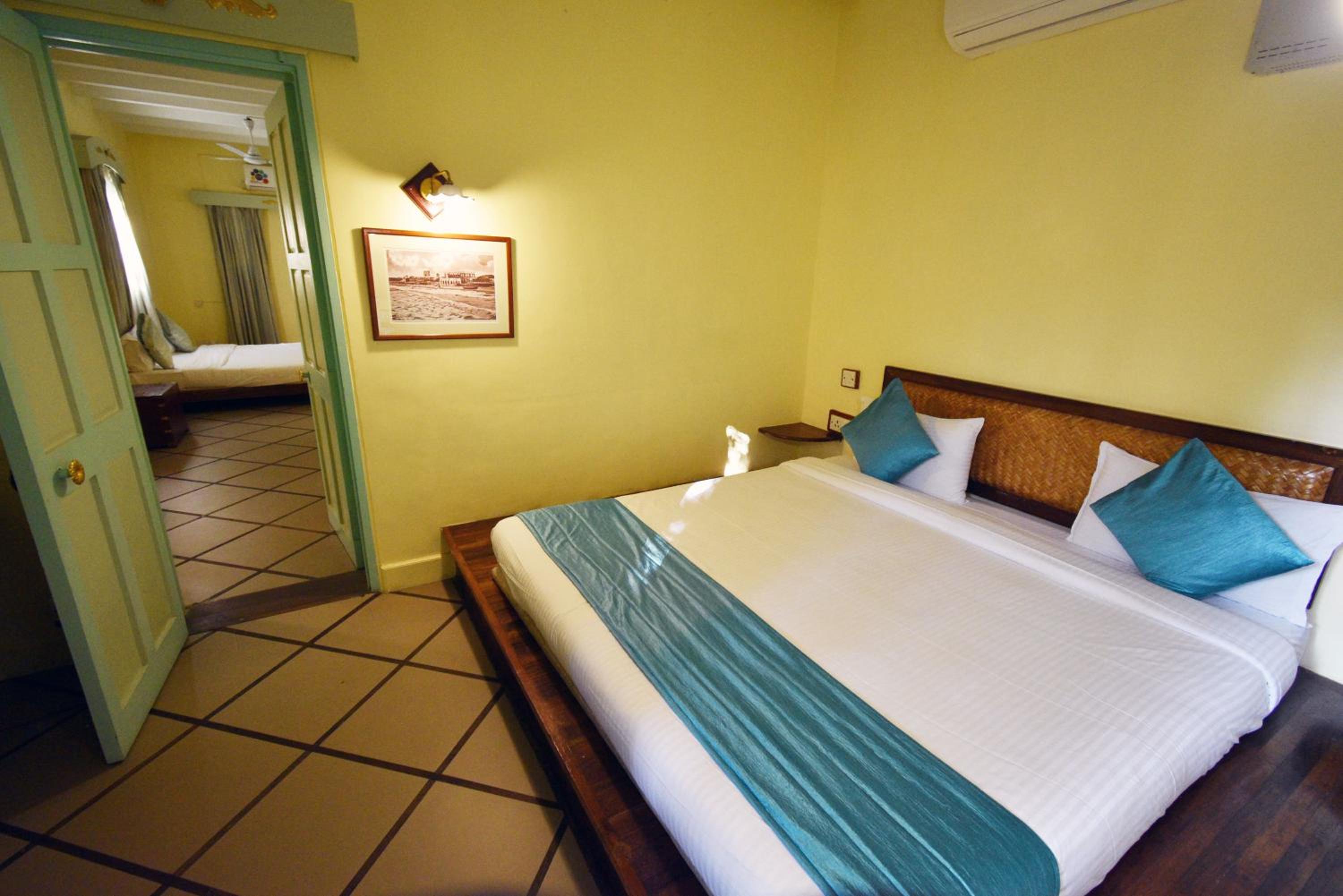 Suite with Balcony - Photo 6
