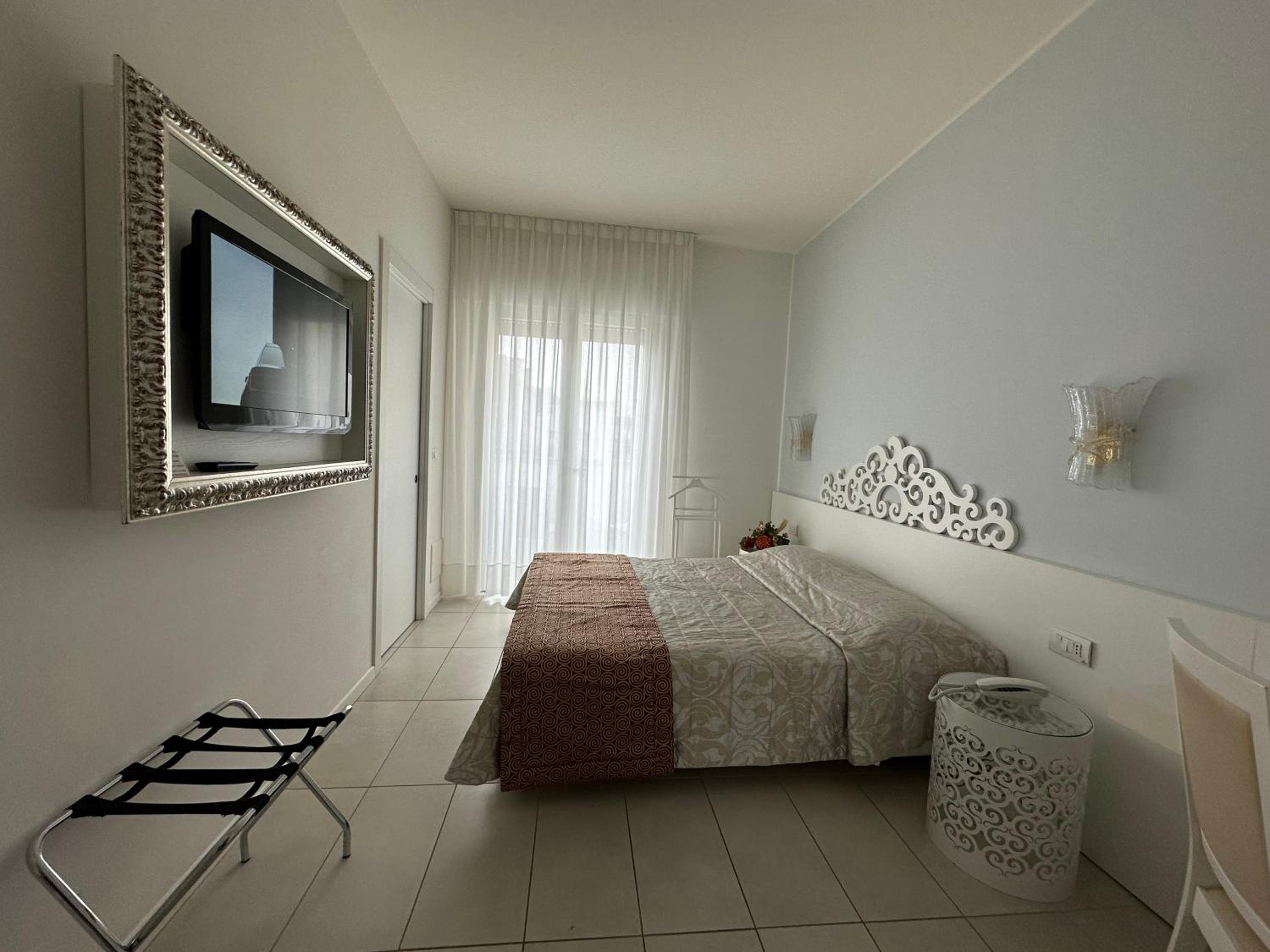 Standard Double or Twin Room photo 1