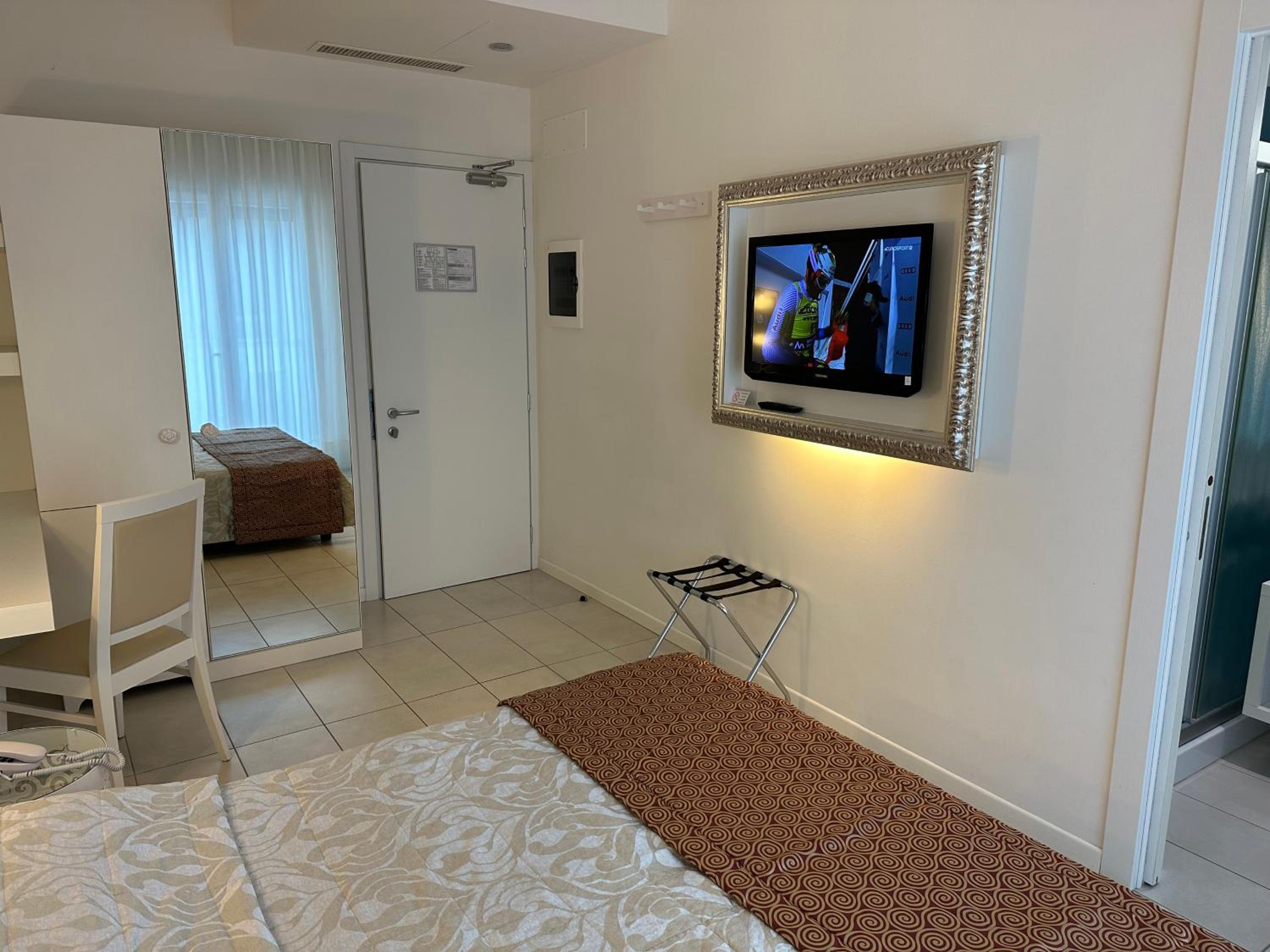 Standard Double or Twin Room photo 3