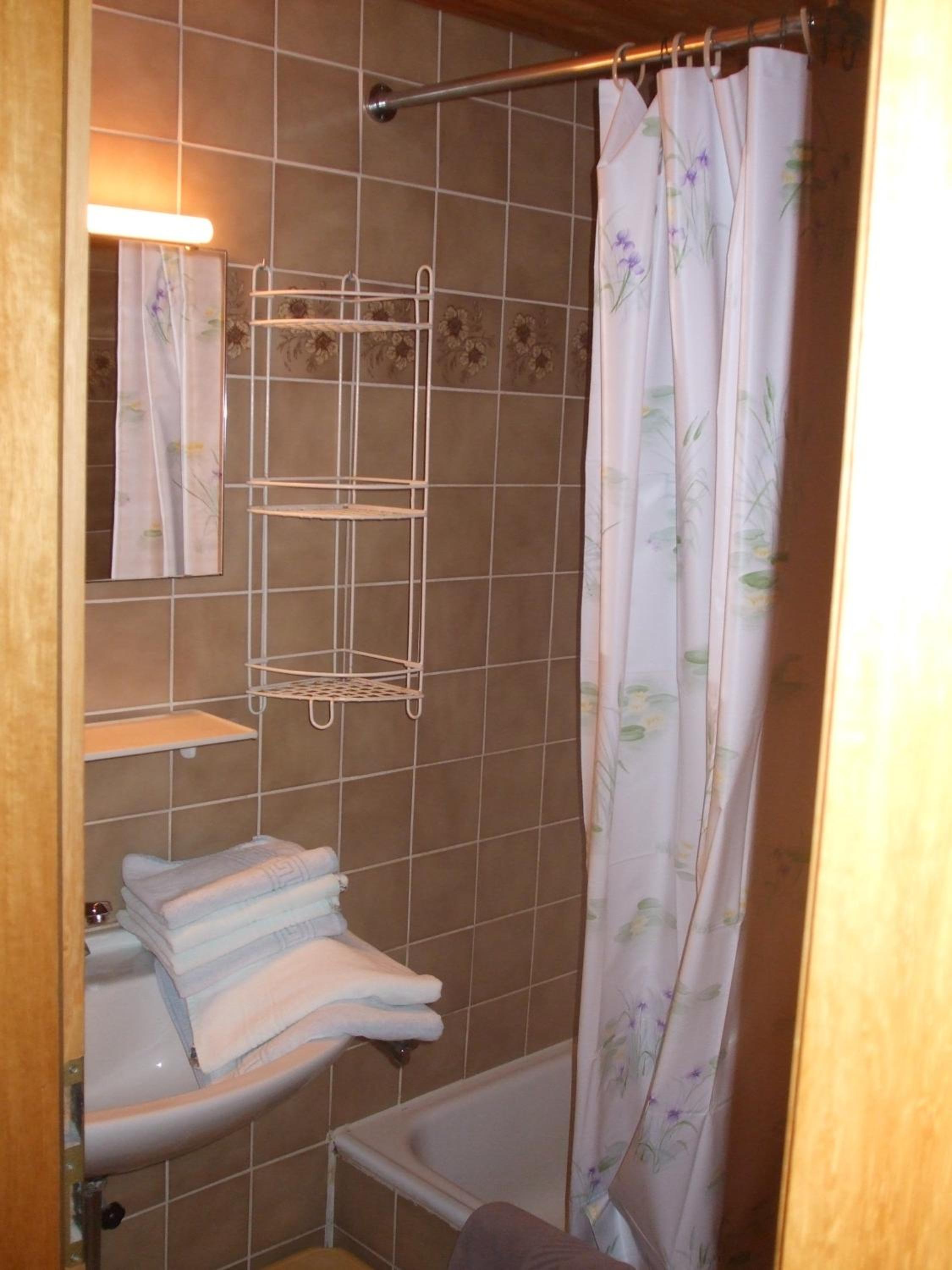 Standard Single Room with Shower photo 3