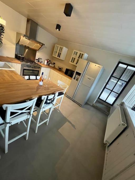 Three-Bedroom House photo 3