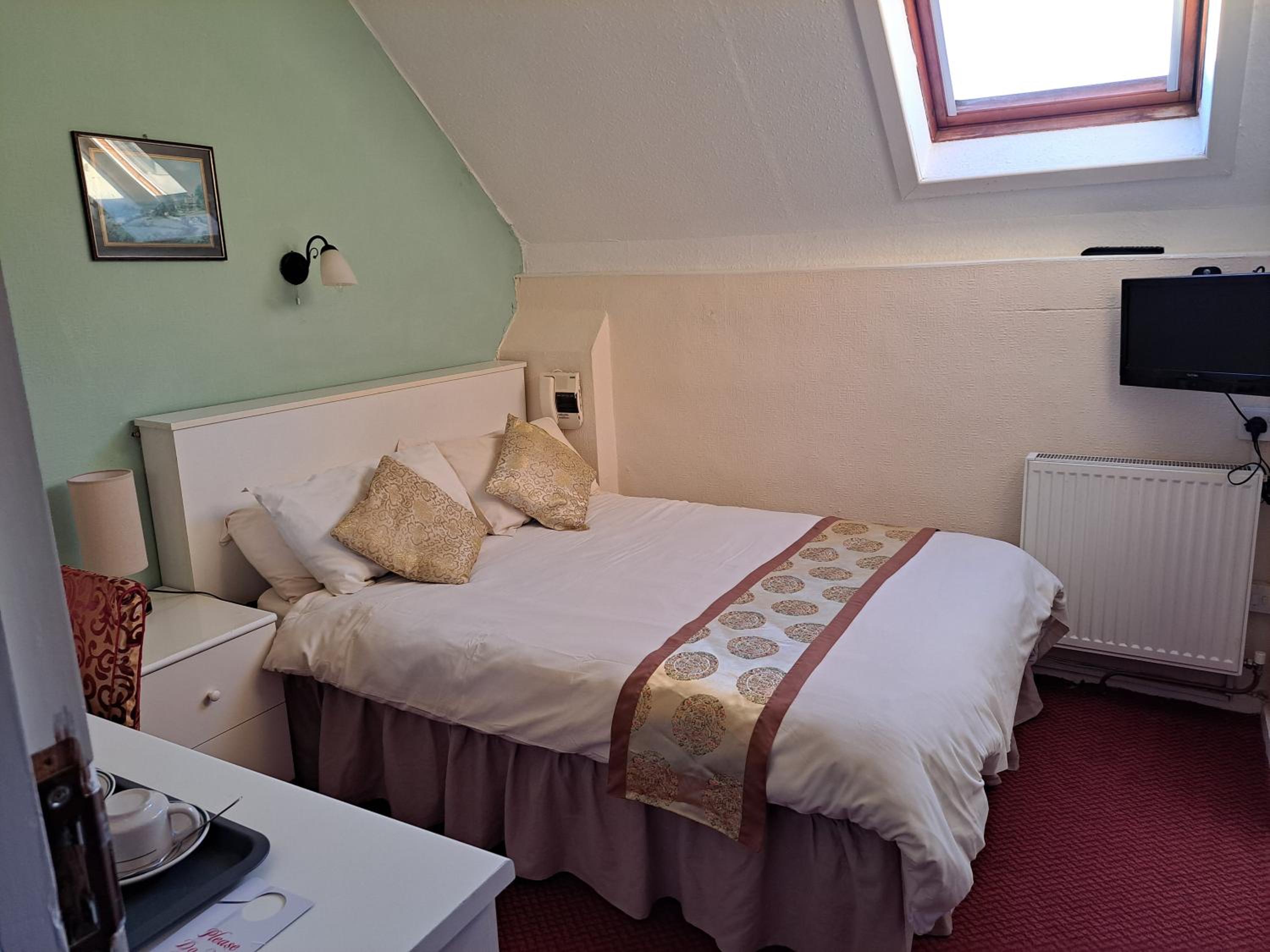 Small Double Room - Photo 3