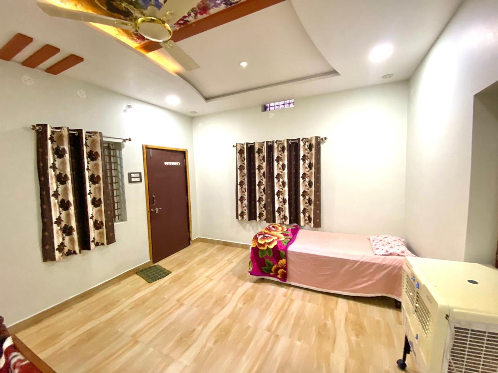 Deluxe Double Room (2 Adults + 1 Child) photo 1