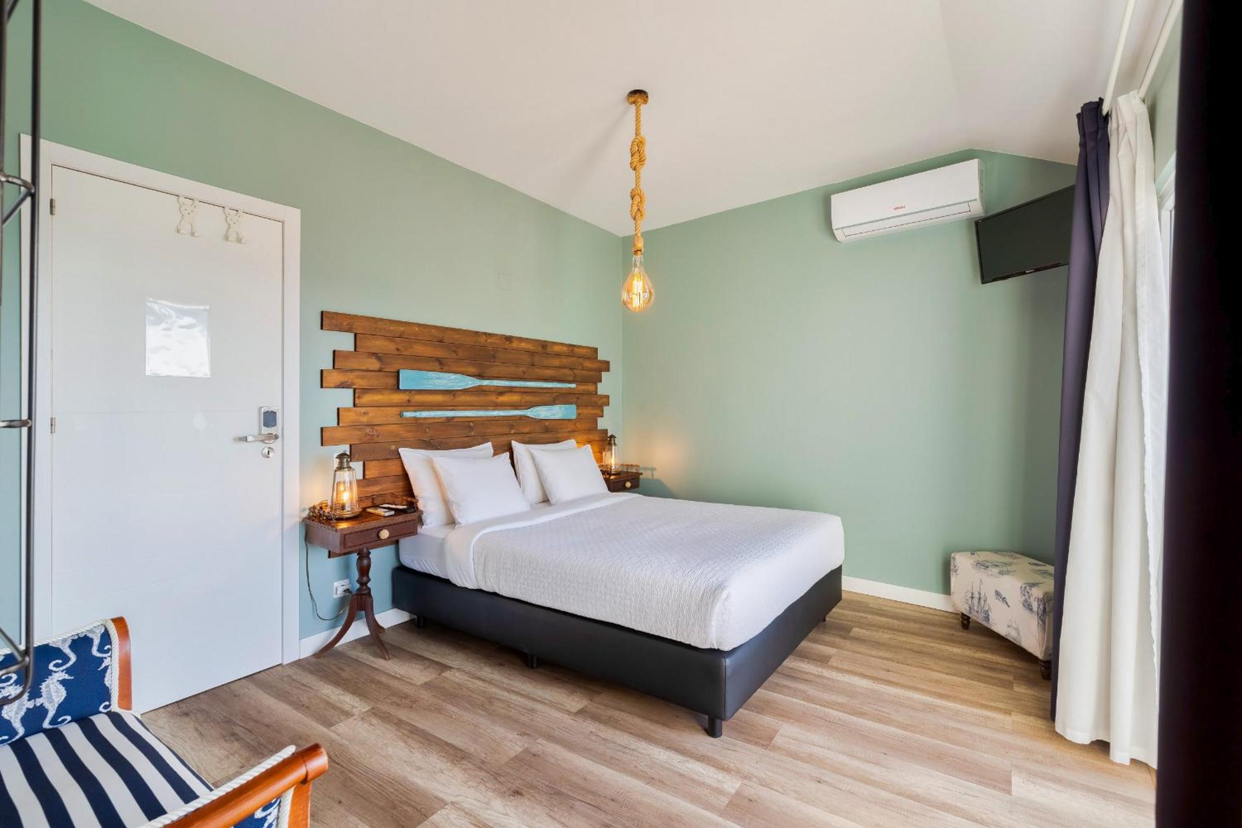 Deluxe Double Room with Balcony and Sea View