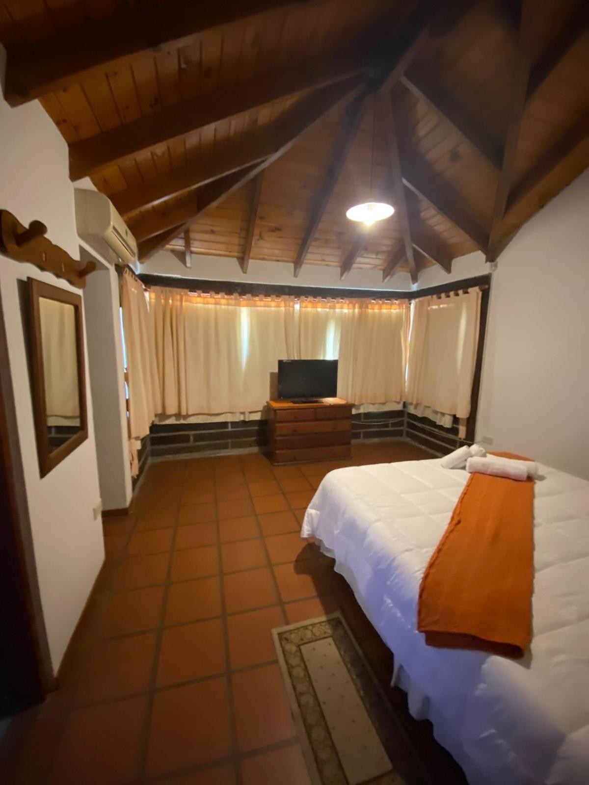 Three-Bedroom House photo 3