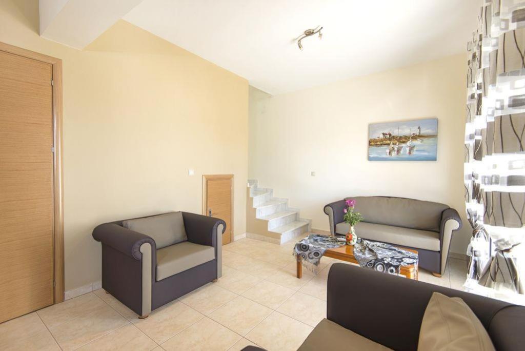 Three-Bedroom House photo 1