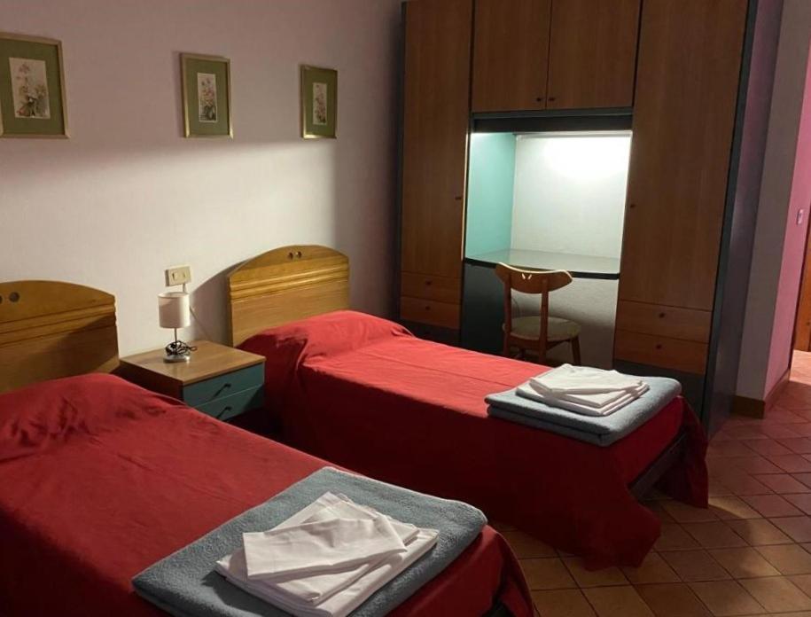 Double or Twin Room photo 3
